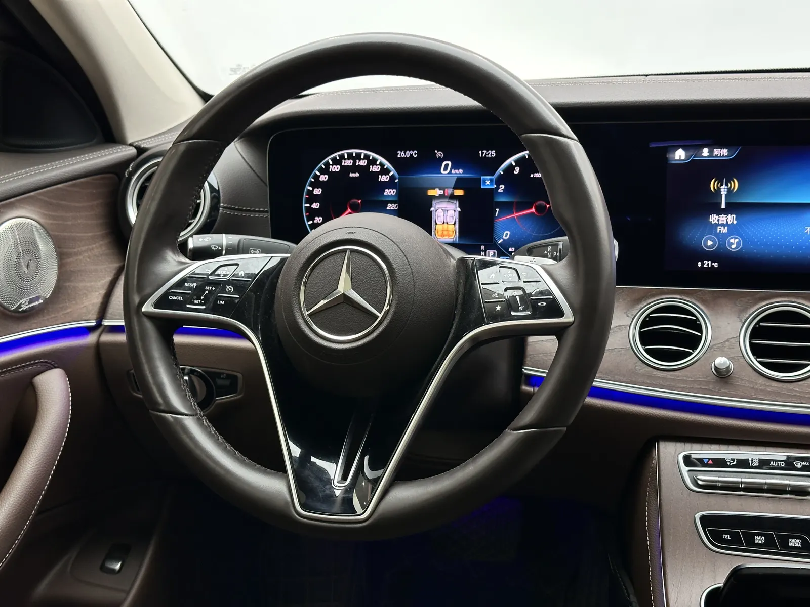 Mercedes-Benz E 300 L, 2021 12