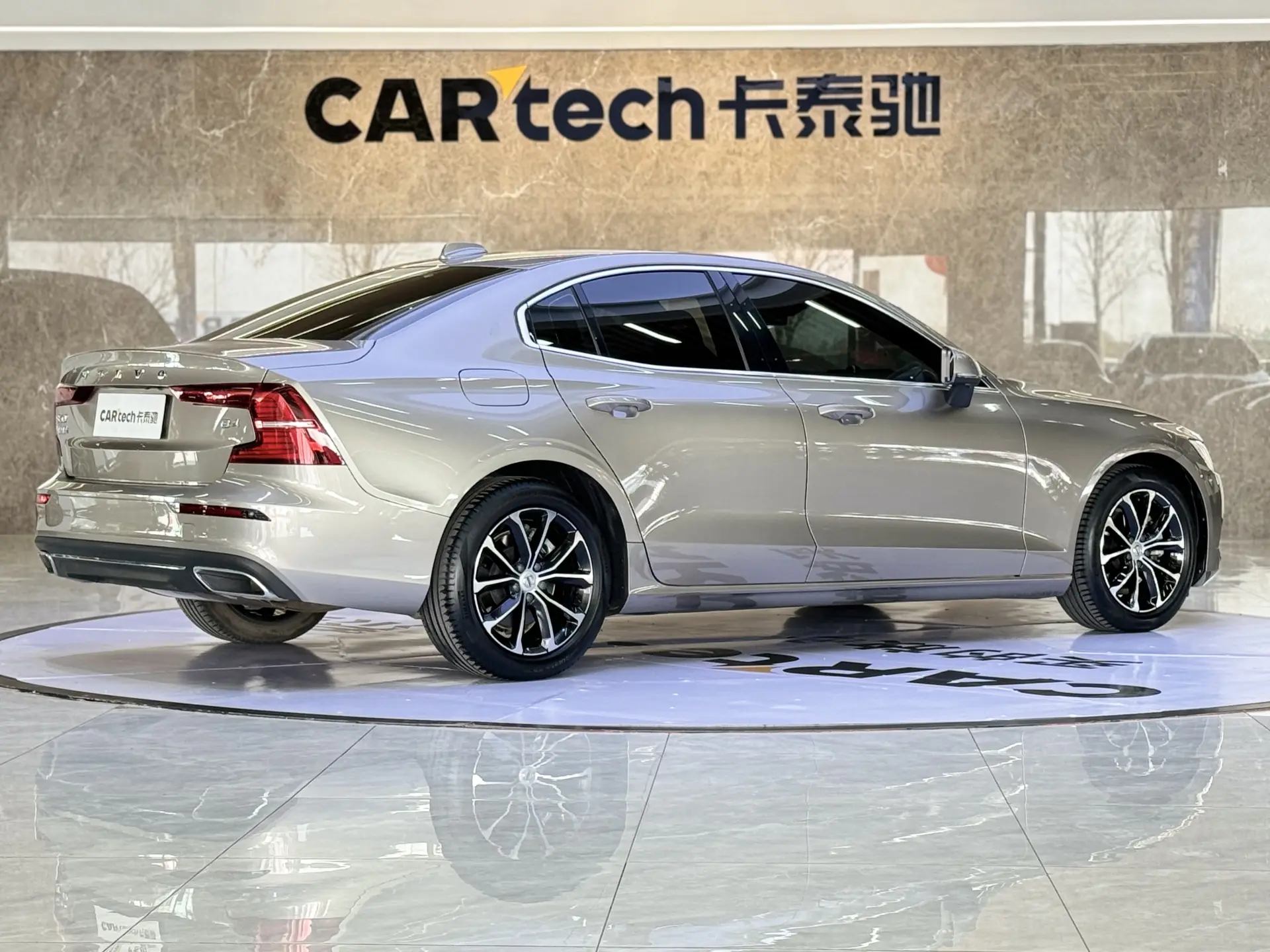 Volvo S60, 2022 все фото