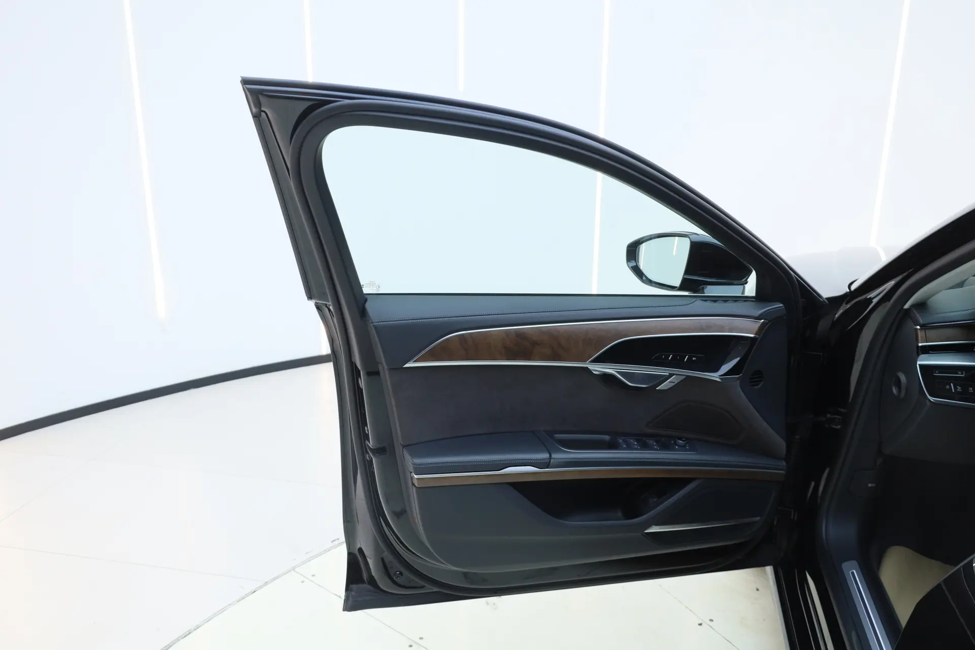 Audi A8L 50 TFSI, 2023 16
