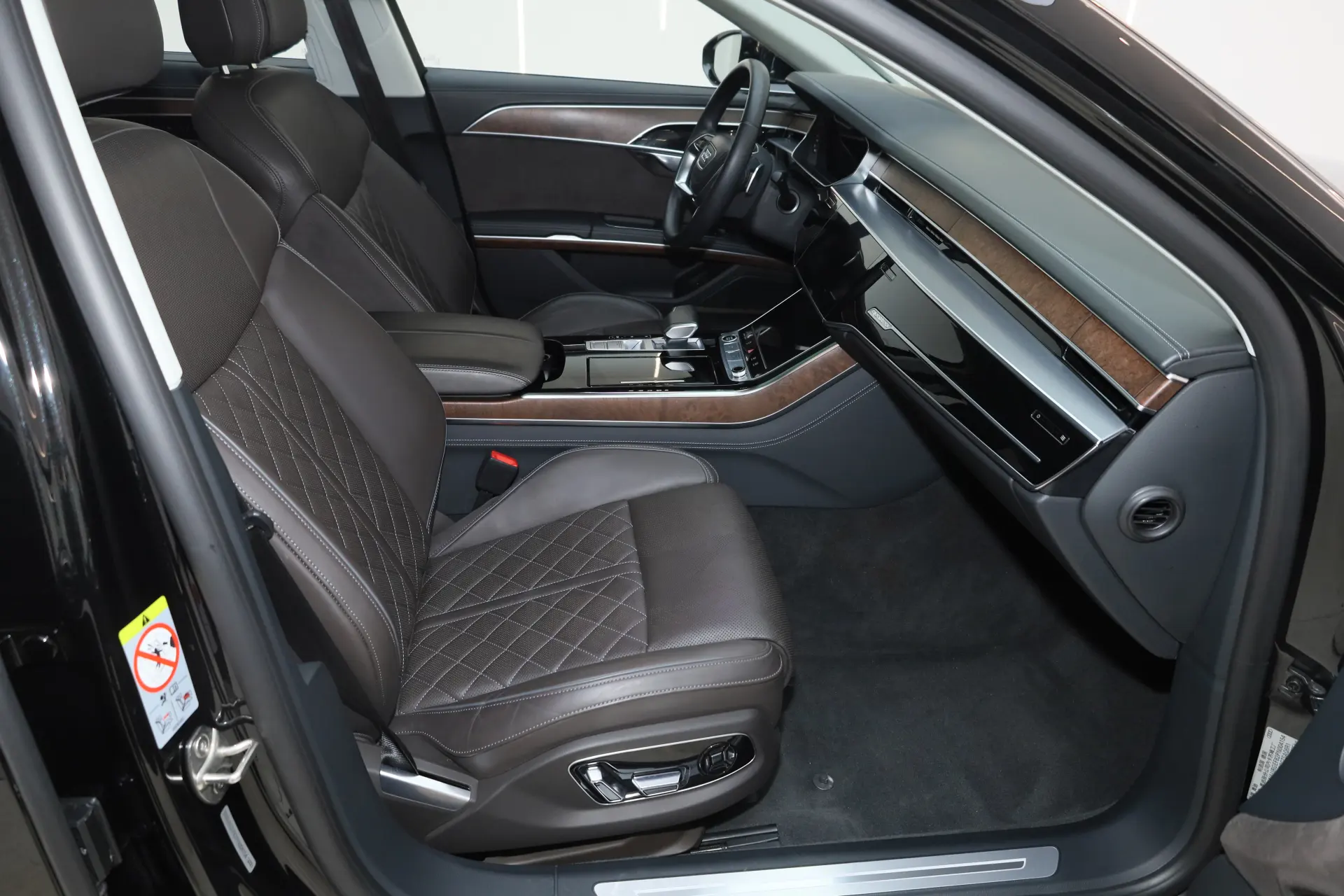 Audi A8L 50 TFSI, 2023 18