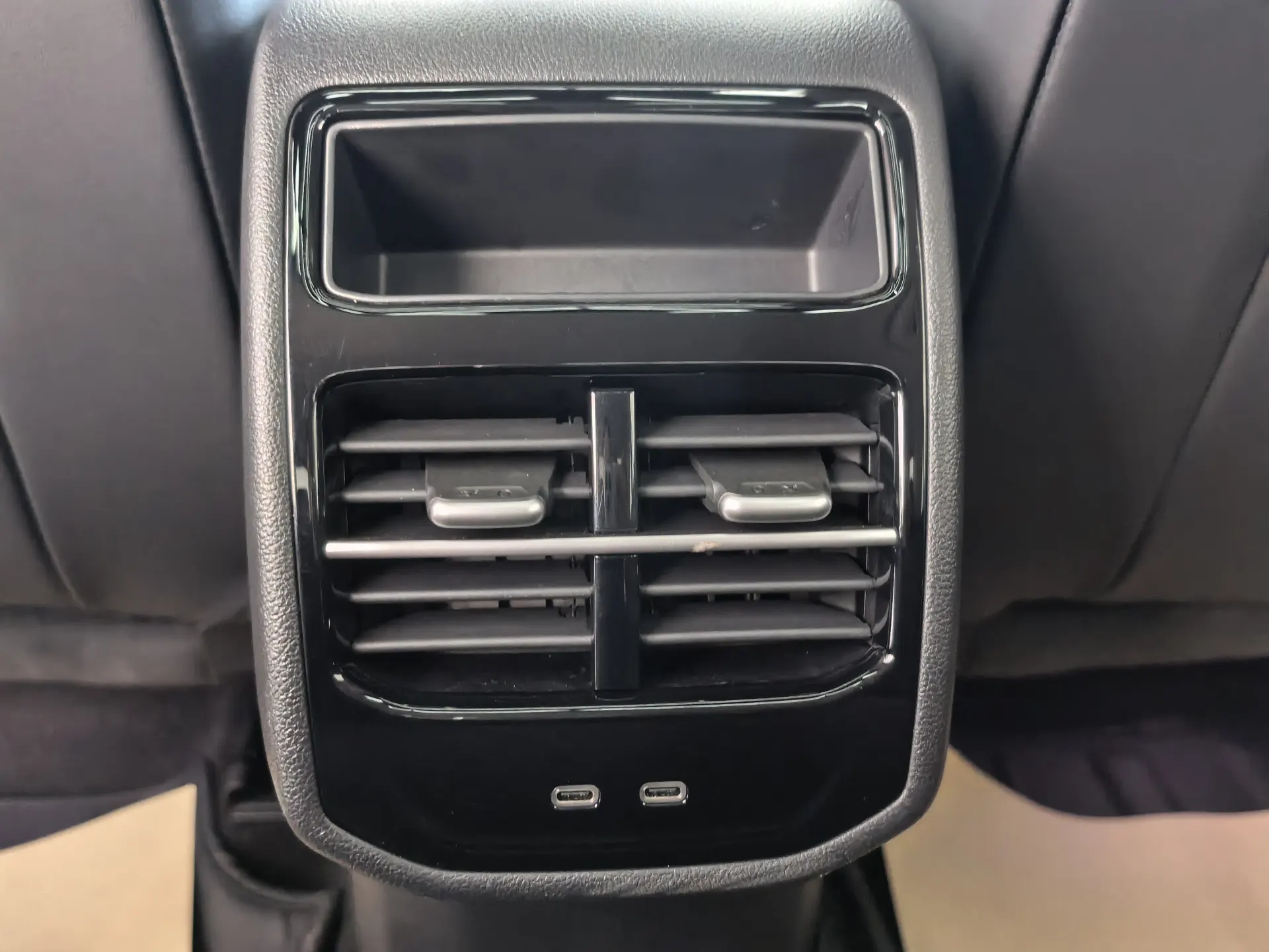 Volkswagen Magotan, 2025 19