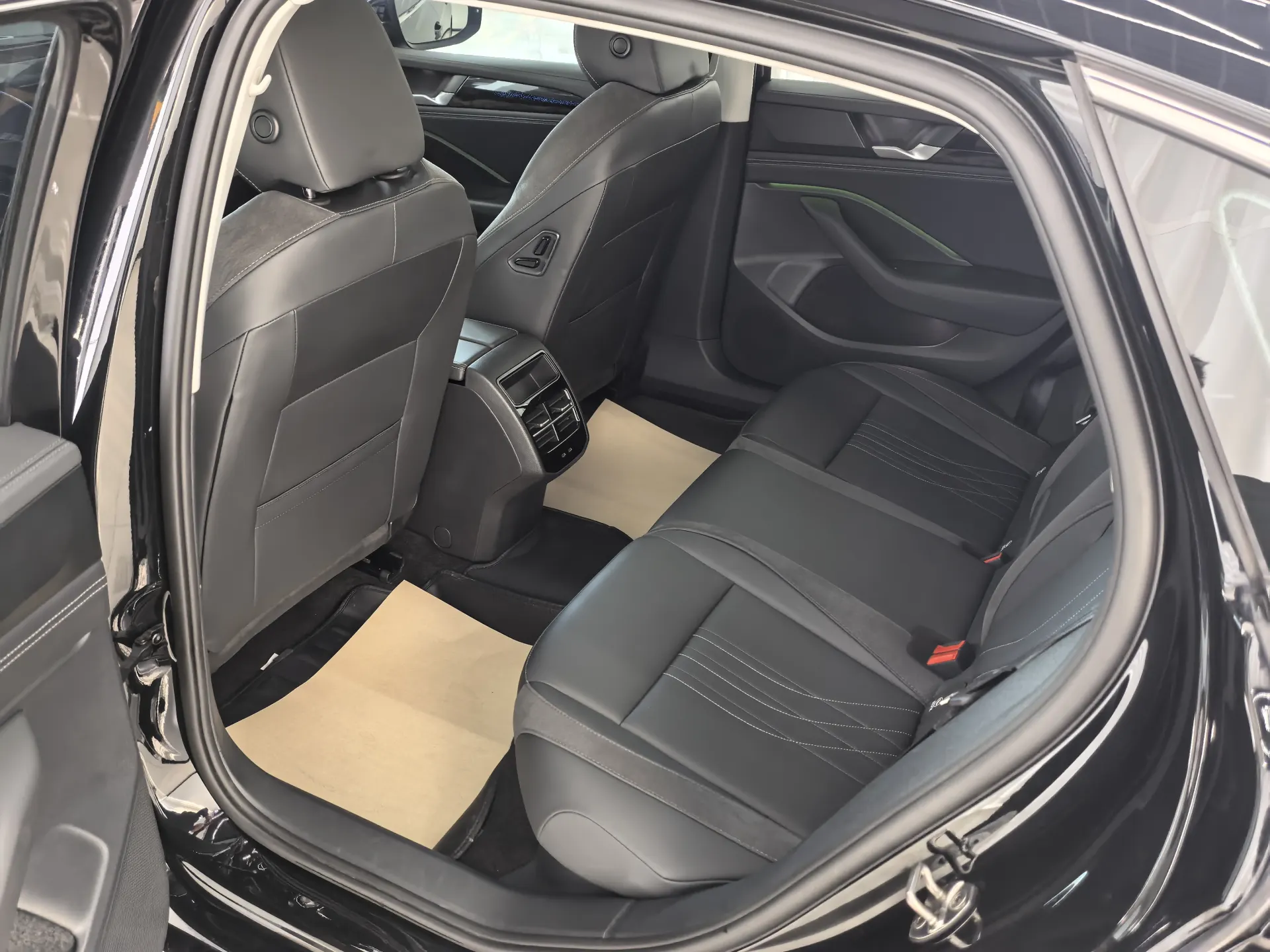 Volkswagen Magotan, 2025 15