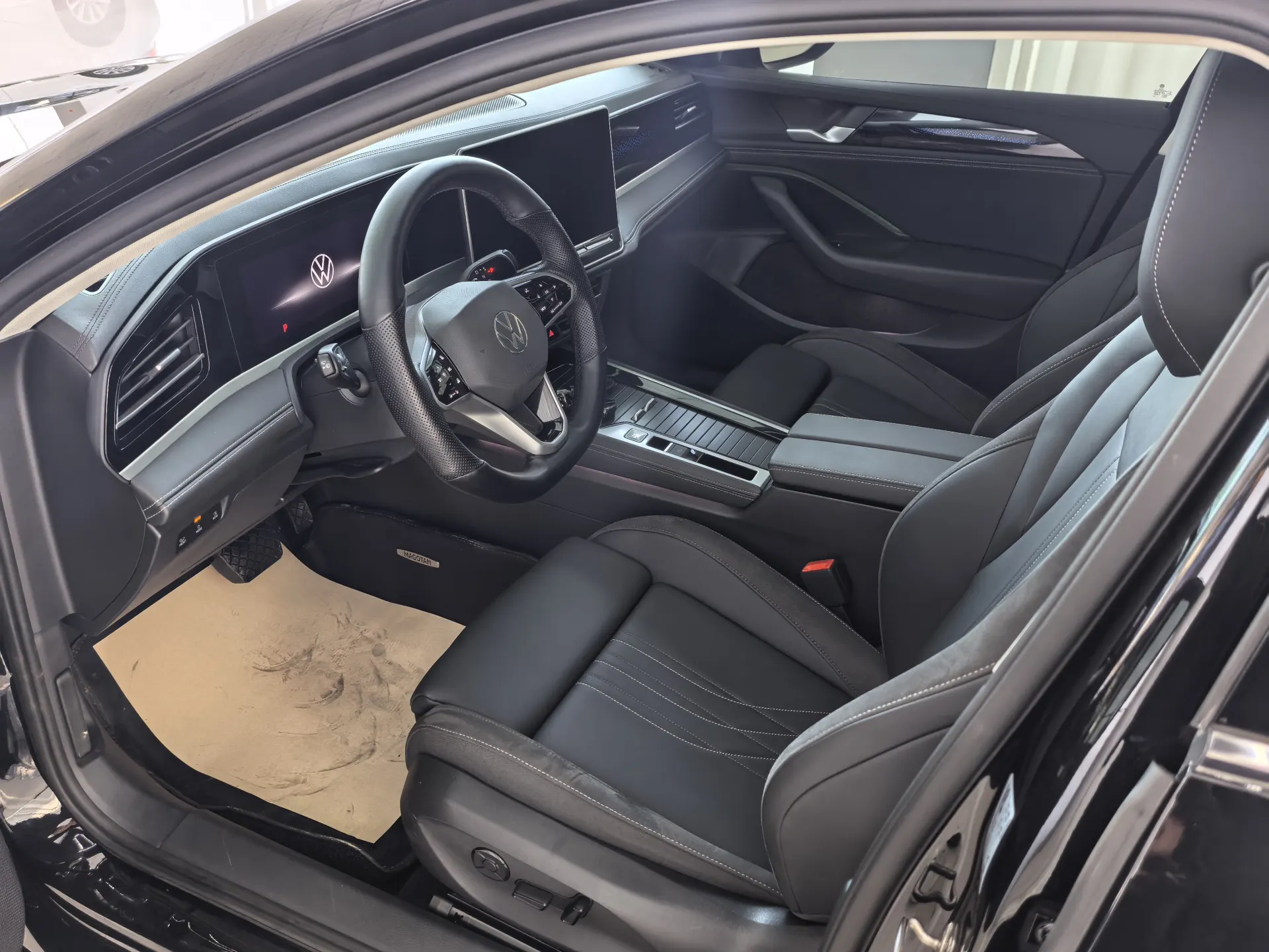 Volkswagen Magotan, 2025 13