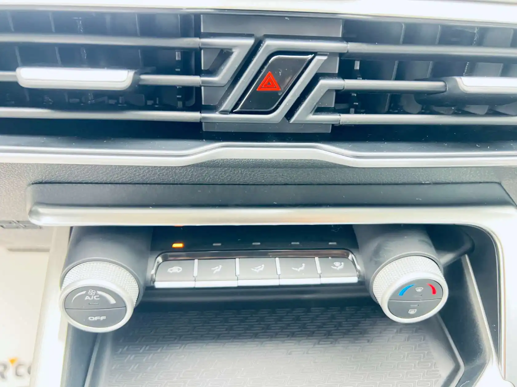 Geely Coolray, 2025 15