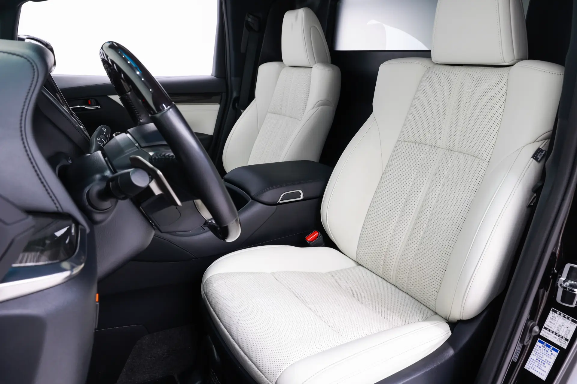 Lexus LM 300h, 2022 13