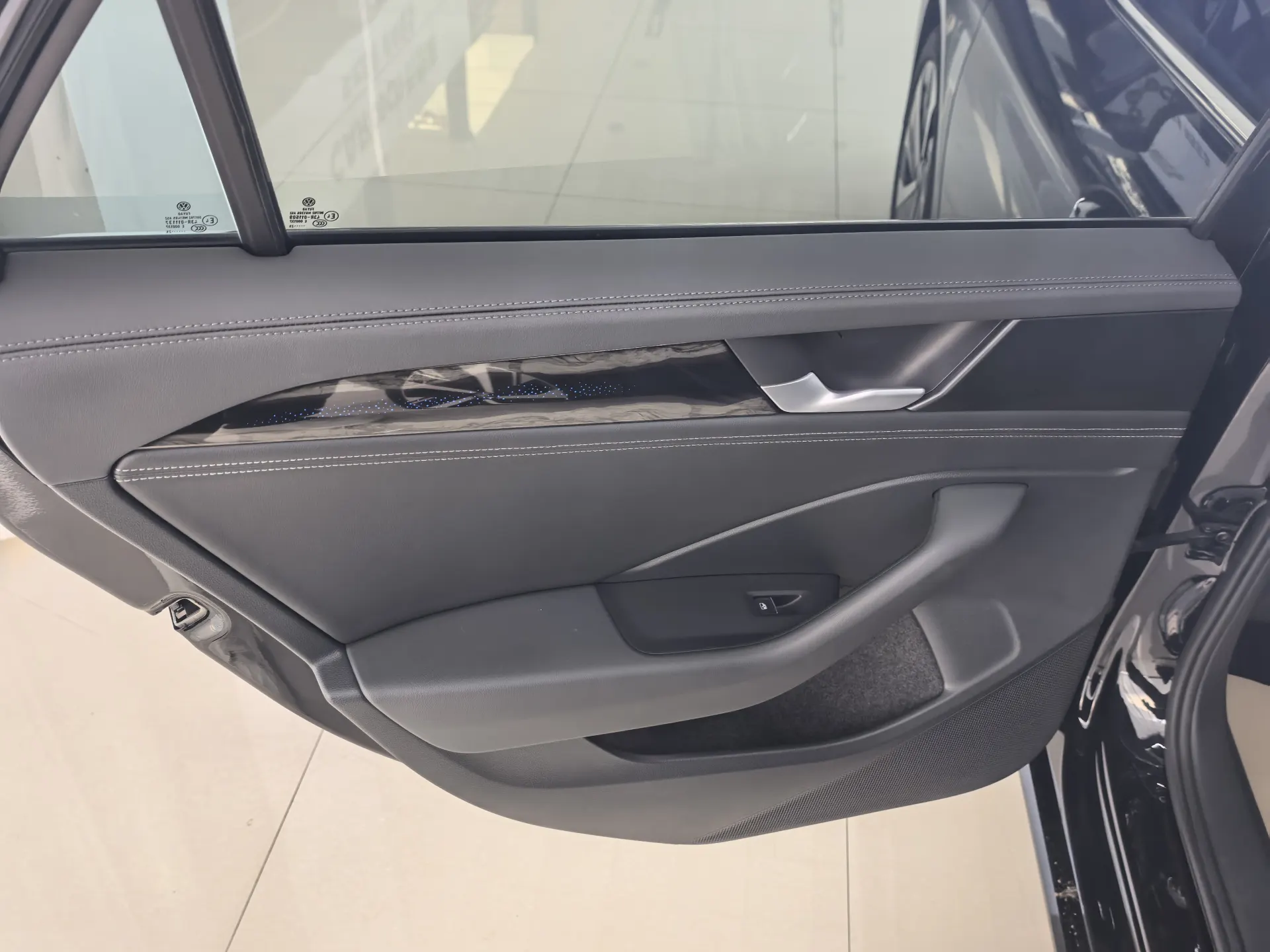 Volkswagen Magotan, 2025 12