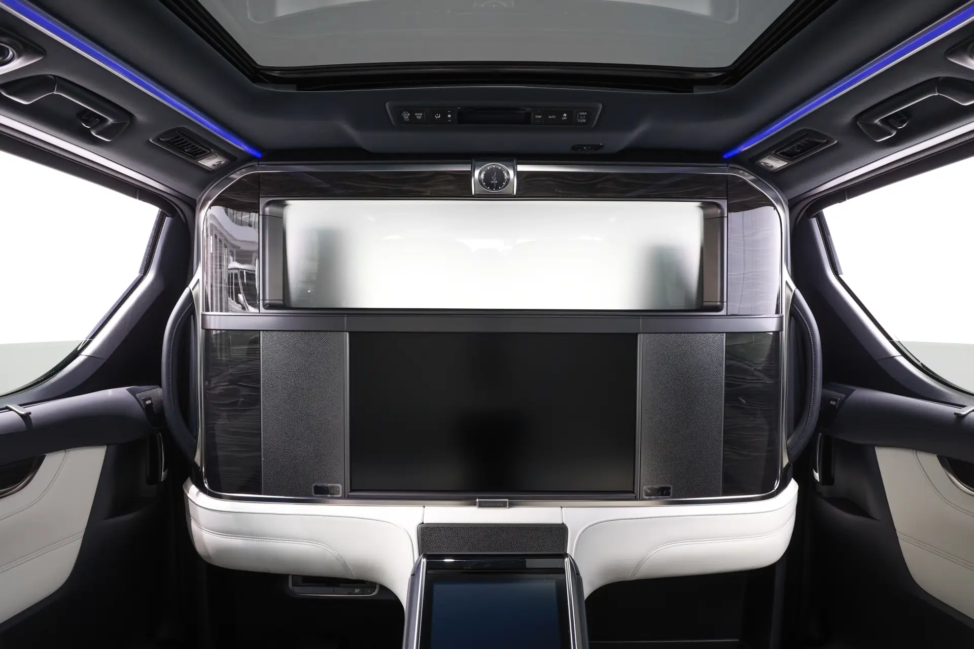 Lexus LM 300h, 2022 22