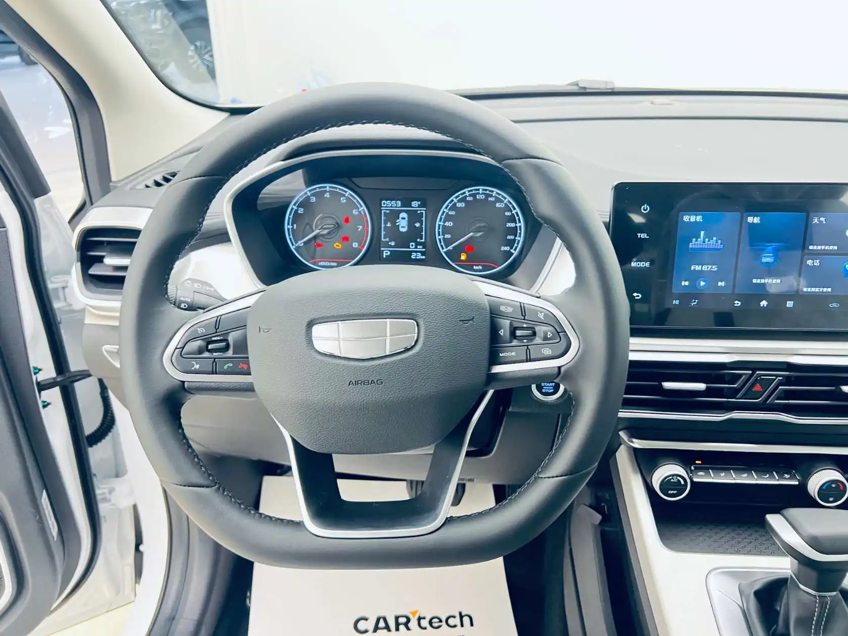 Geely Coolray, 2025 12