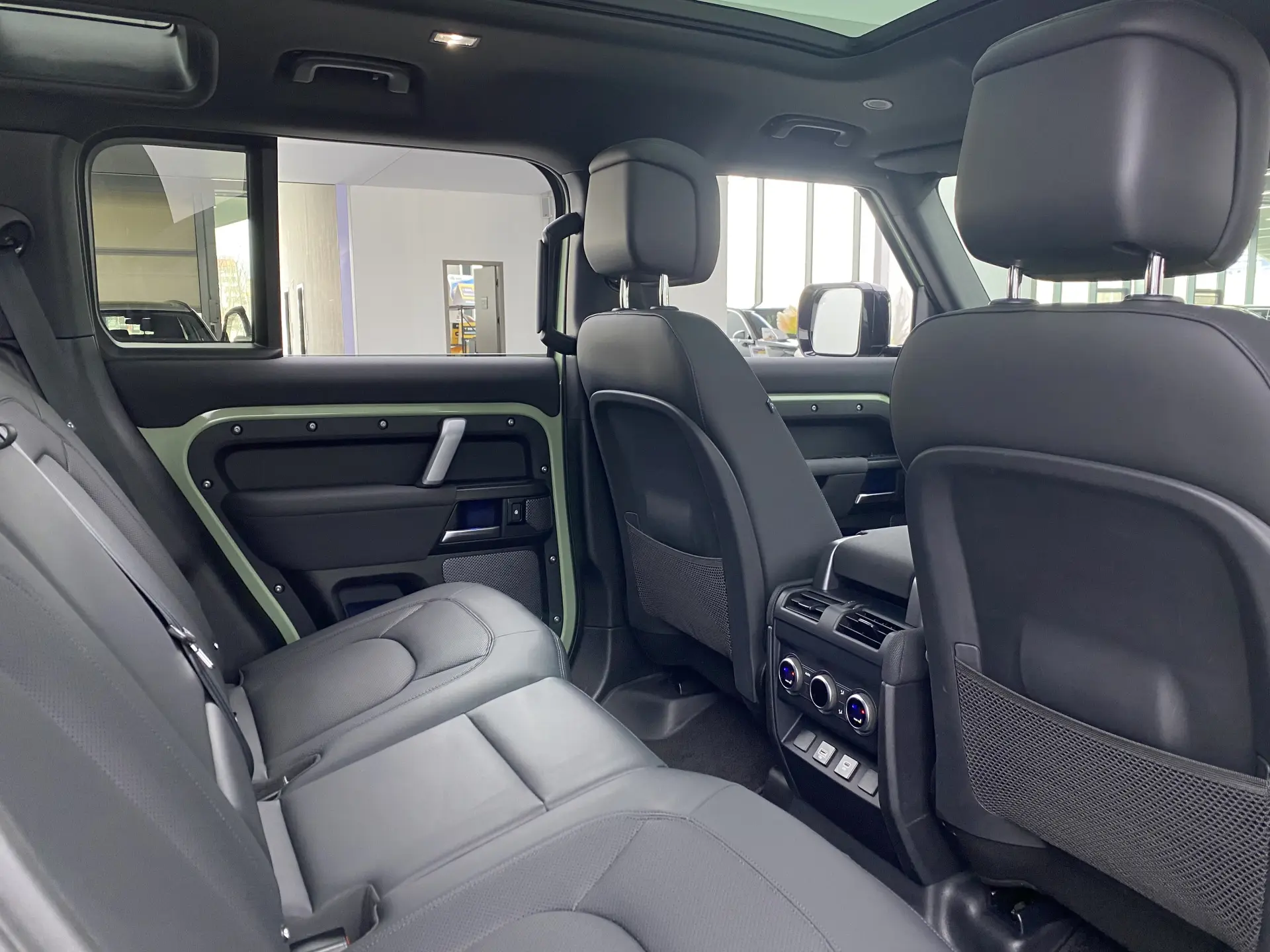 Land Rover Defender, 2023 11