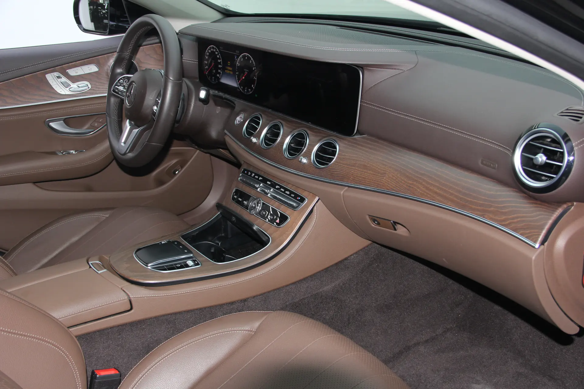 Mercedes-Benz E 300 L, 2020 19