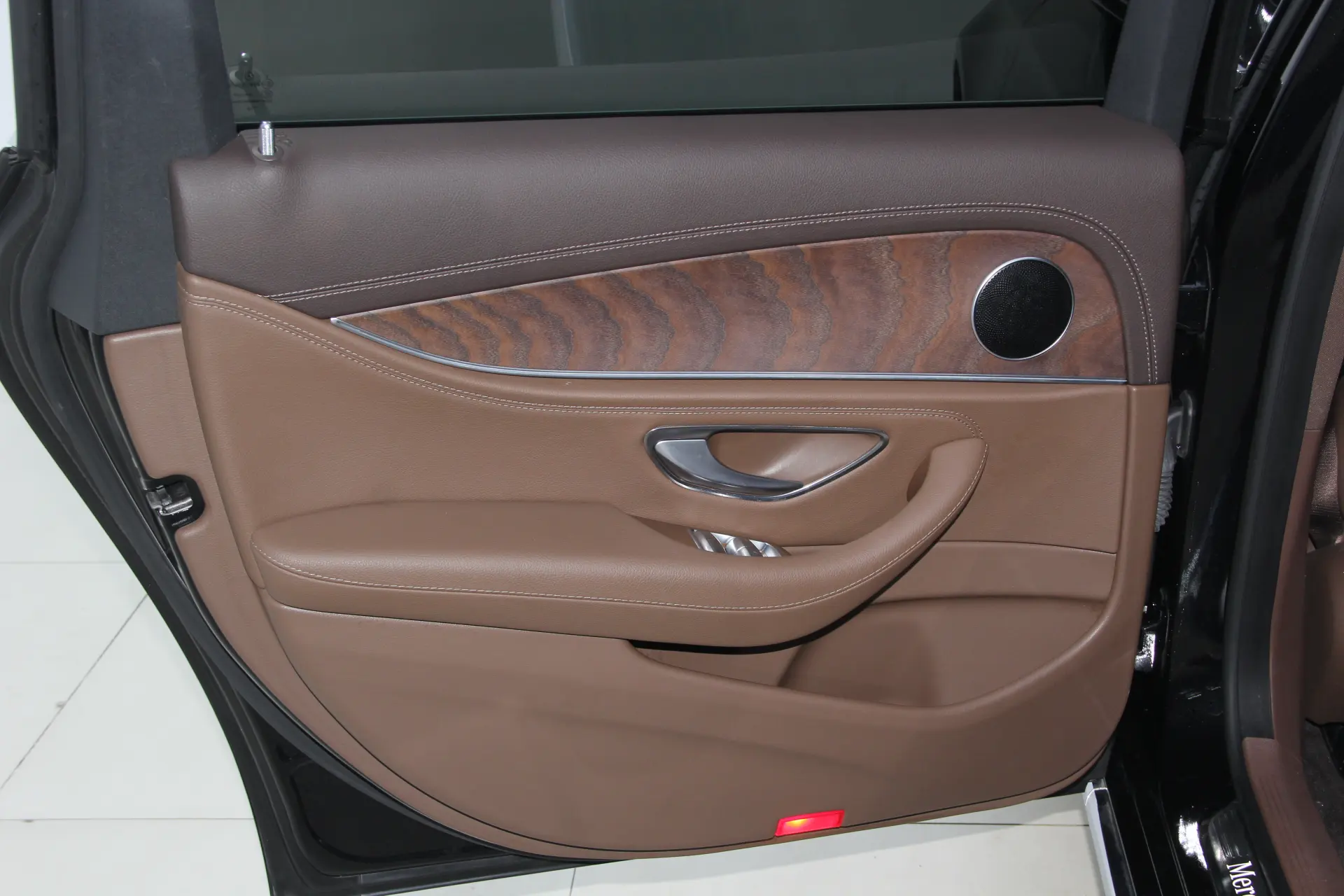 Mercedes-Benz E 300 L, 2020 32