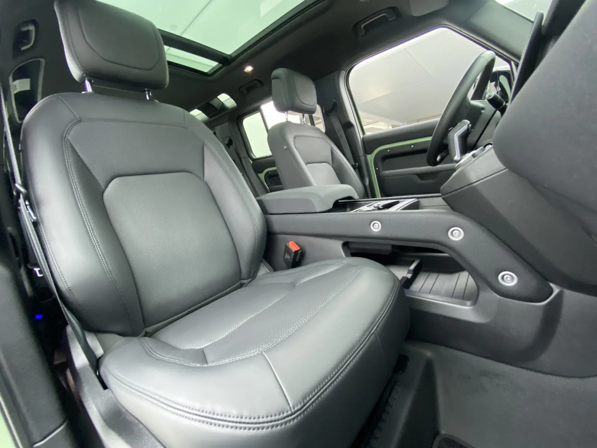 Land Rover Defender, 2023 10