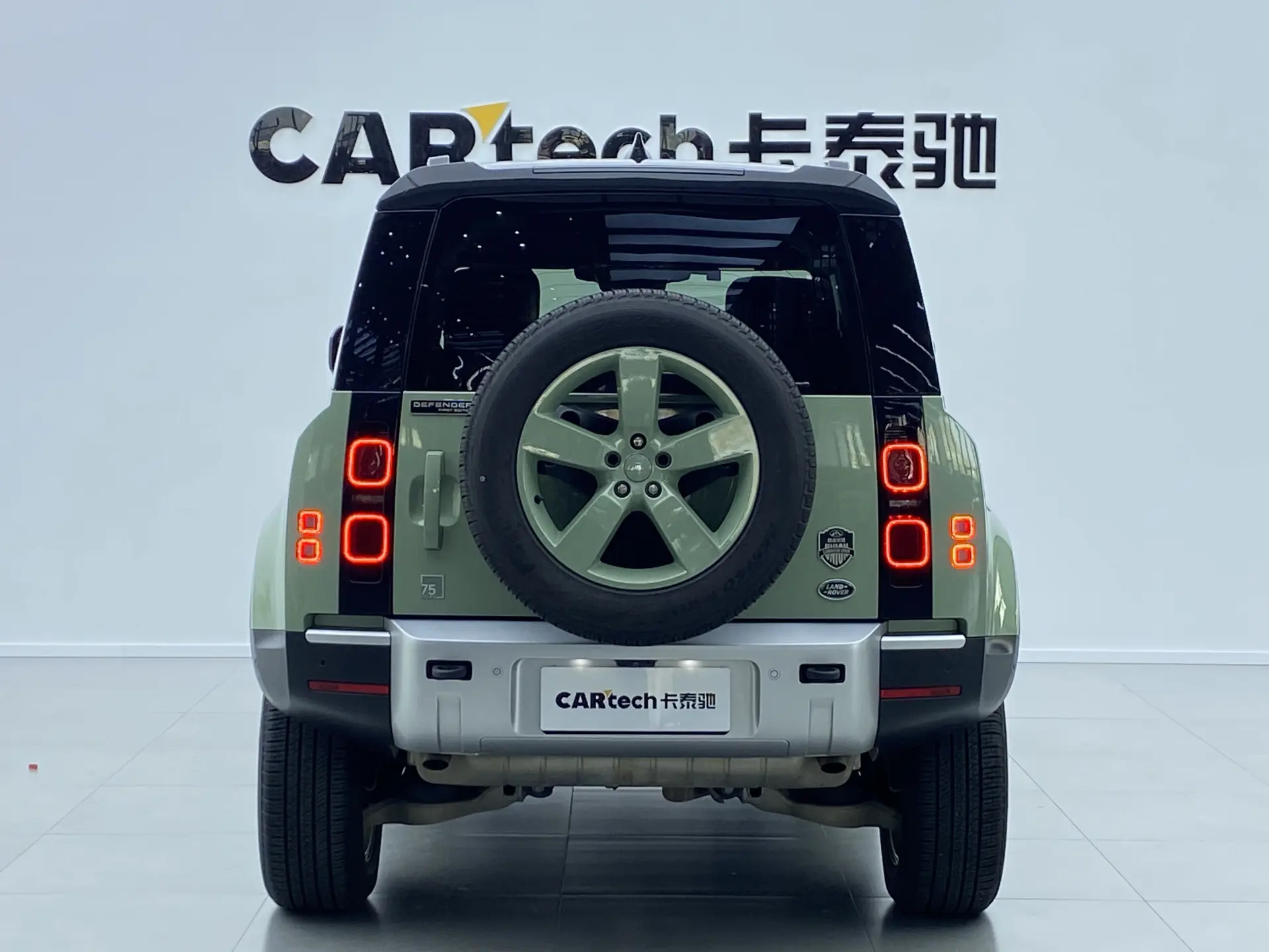 Land Rover Defender, 2023 4
