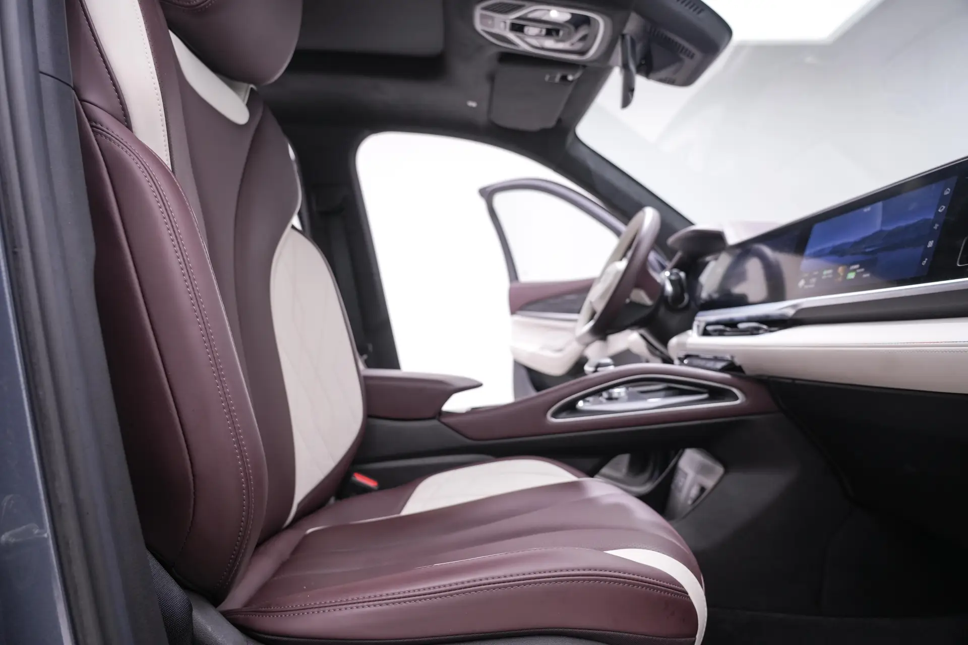Geely Xingyue L, 2023 21