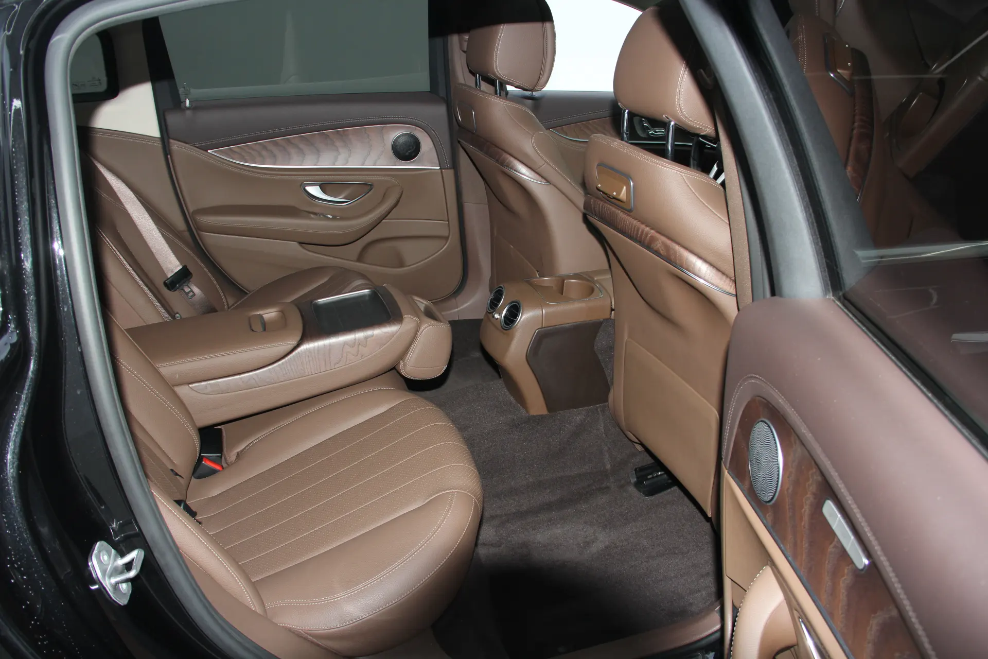 Mercedes-Benz E 300 L, 2020 29