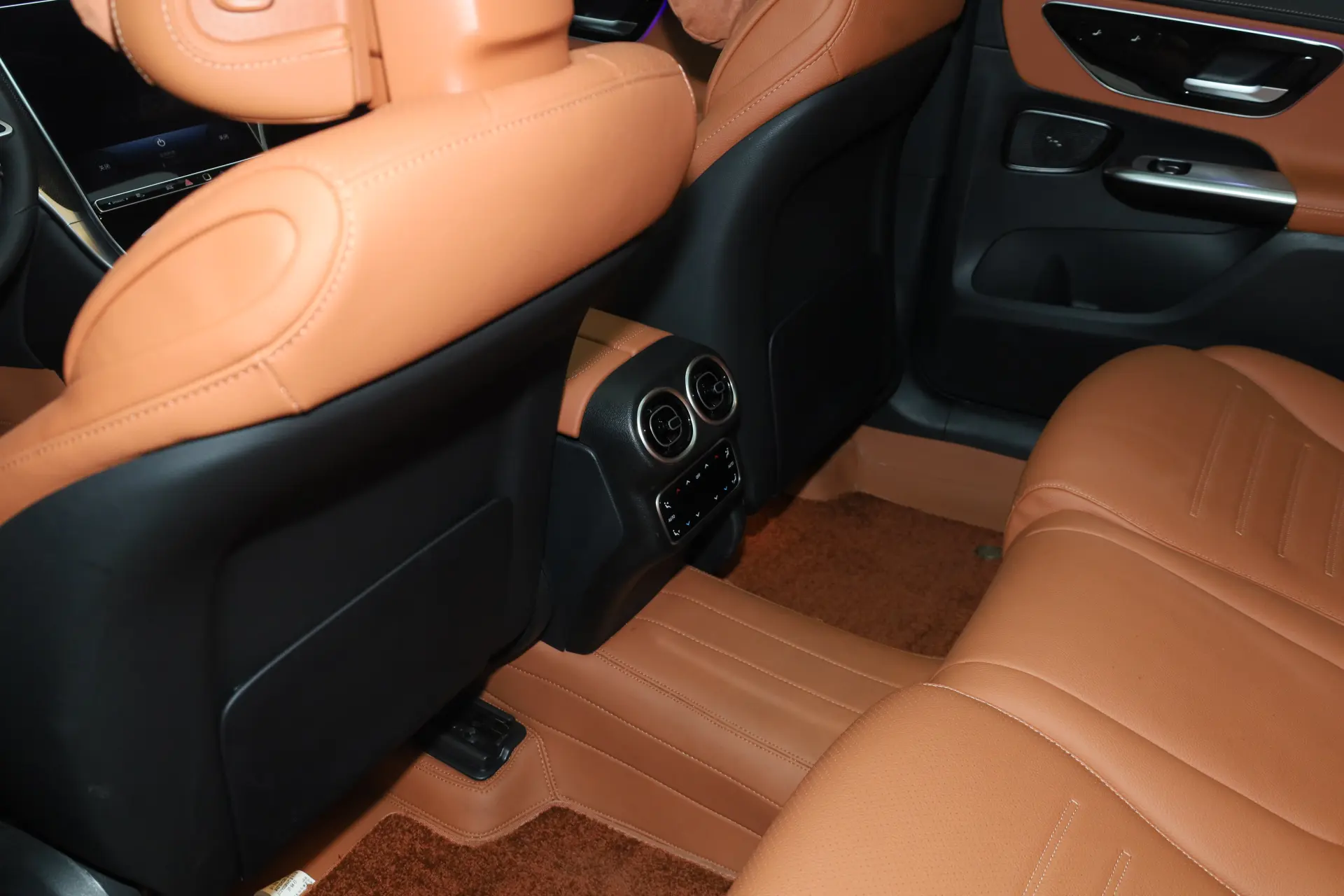 Mercedes-Benz GLC 260 L, 2025 26