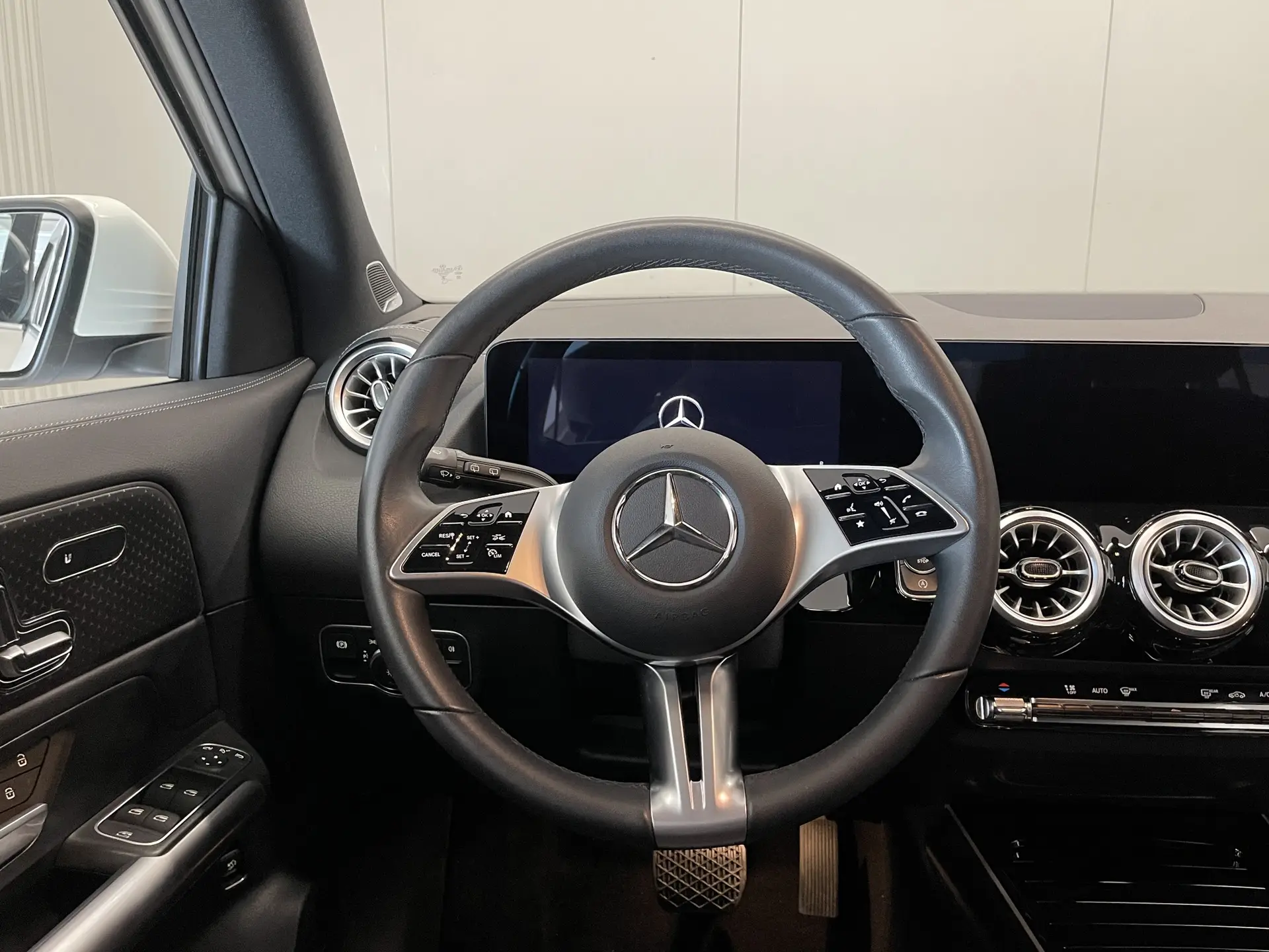 Mercedes-Benz GLA 220, 2024 16