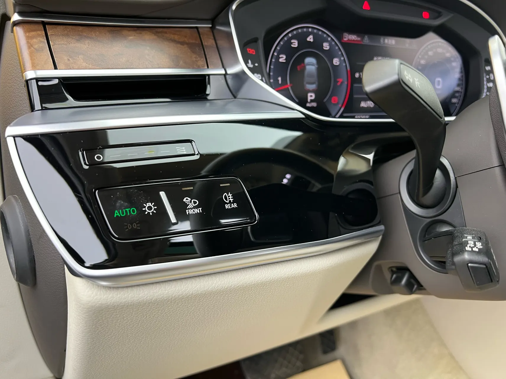 Audi A8L 55 TFSI, 2020 26