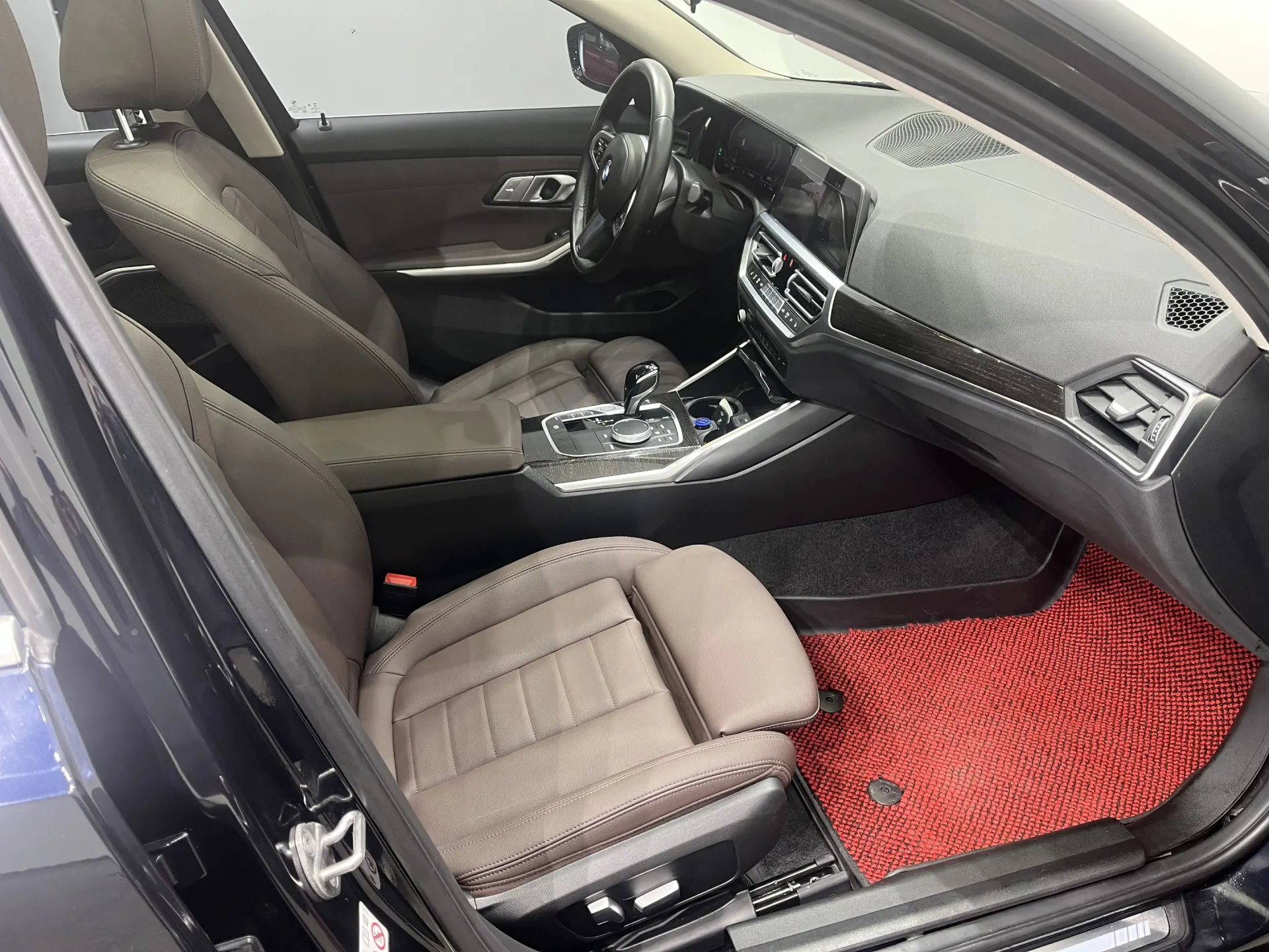BMW 325Li, 2021 13