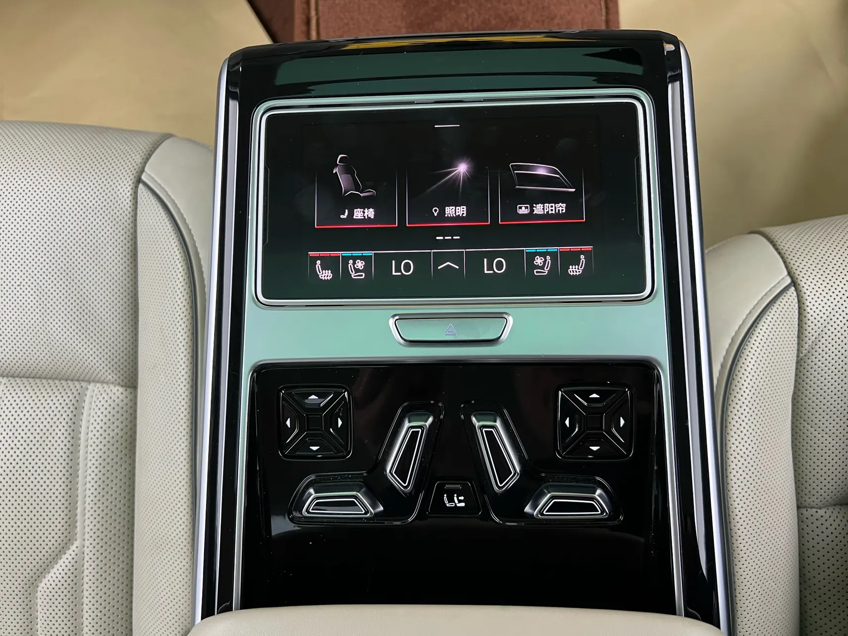 Audi A8L 55 TFSI, 2020 22