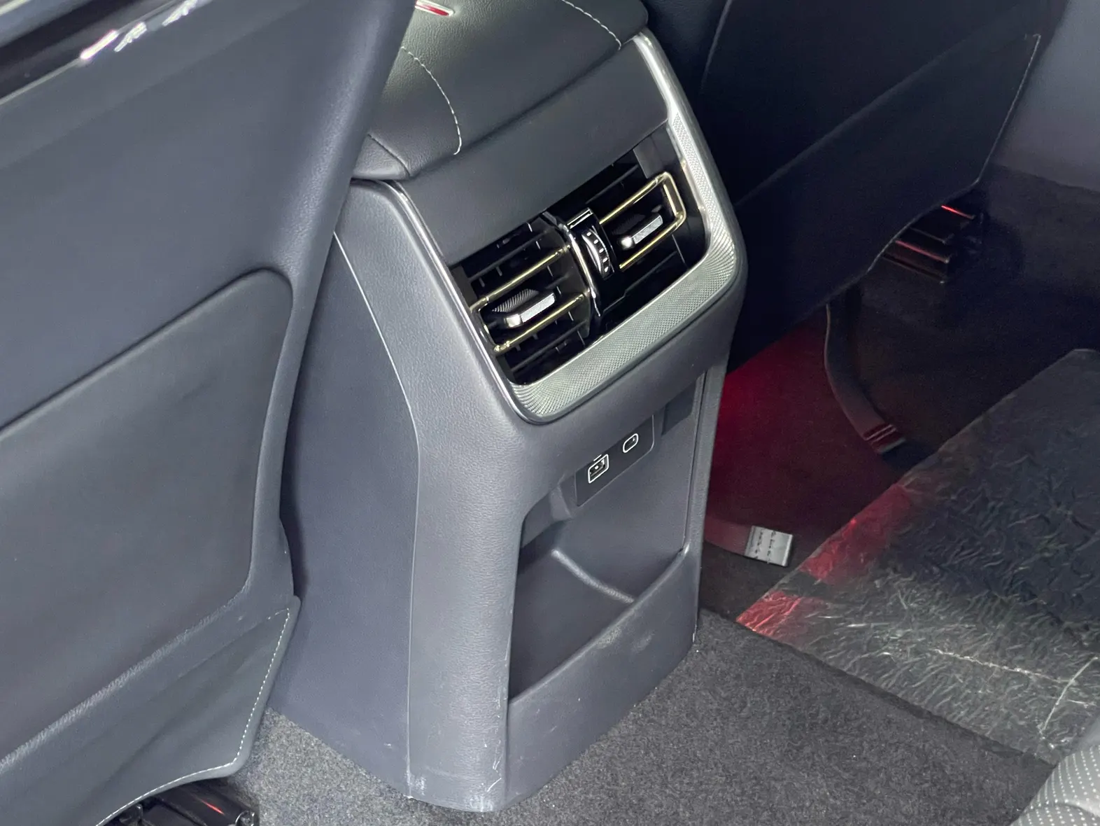 Hongqi H5, 2024 14