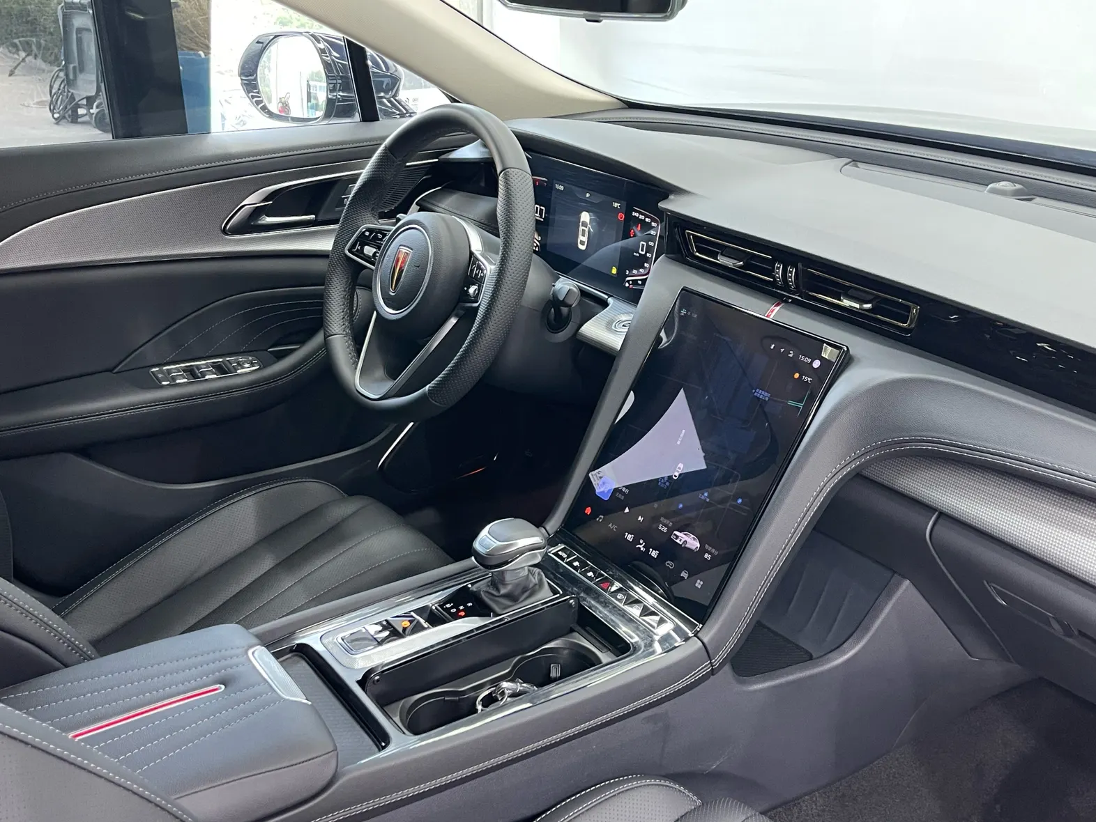 Hongqi H5, 2024 13