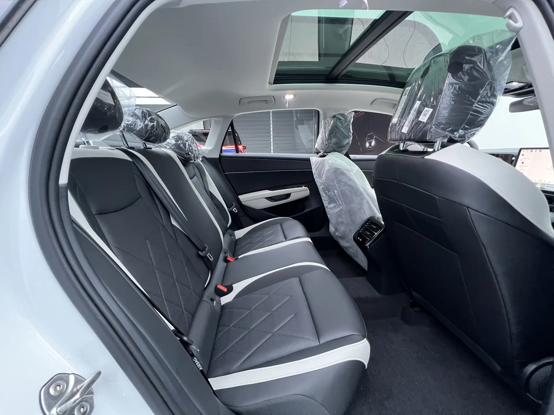 Volkswagen Sagitar, 2025 15