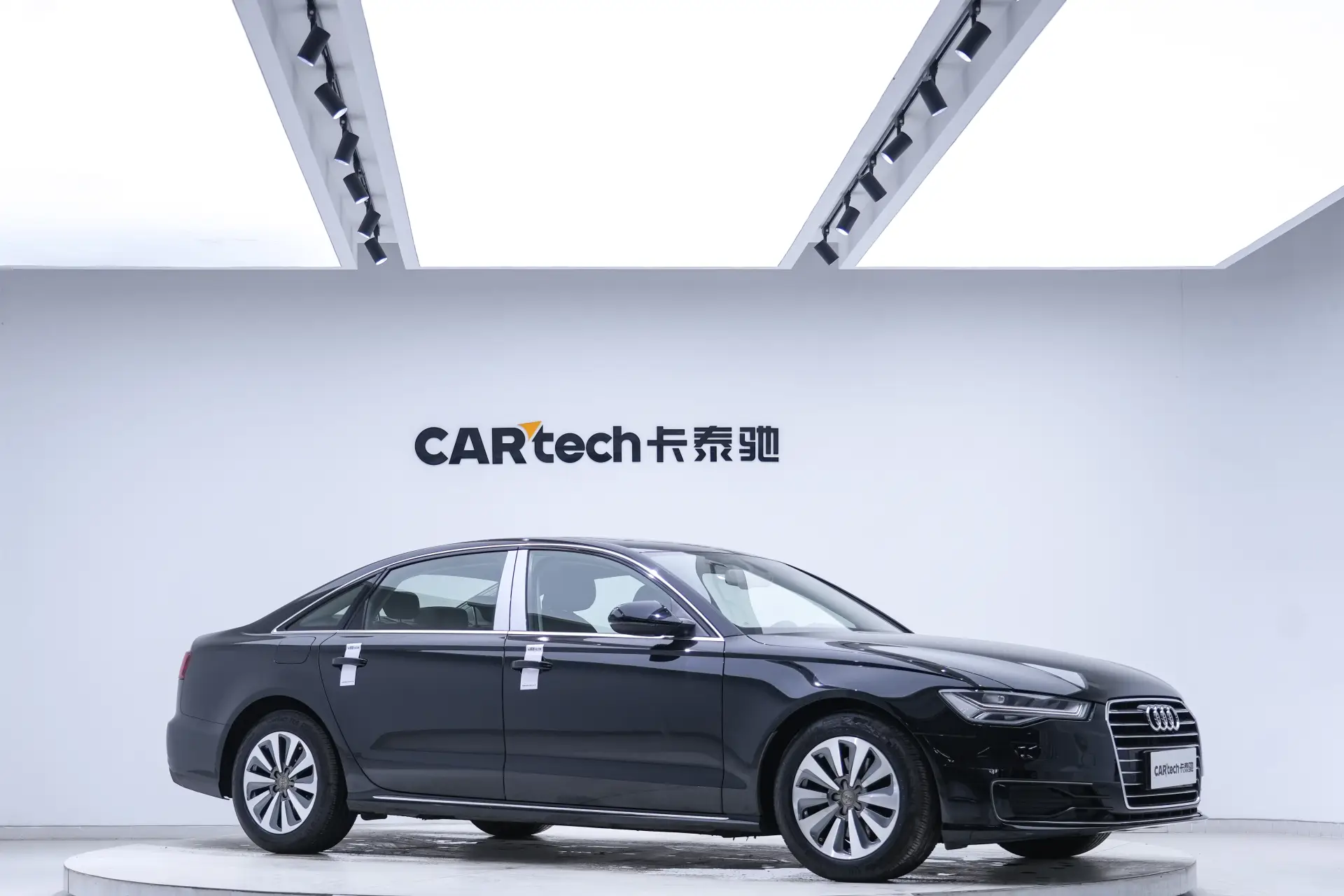 Audi A6L 30, 2017 13