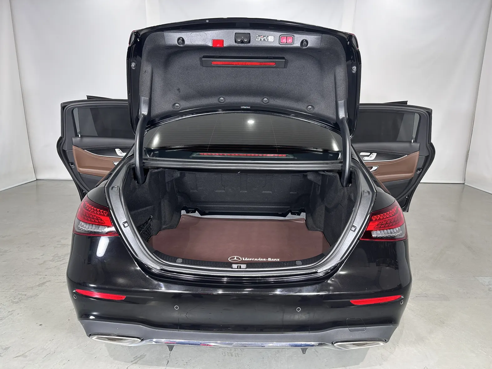 Mercedes-Benz E 300 L, 2023 10