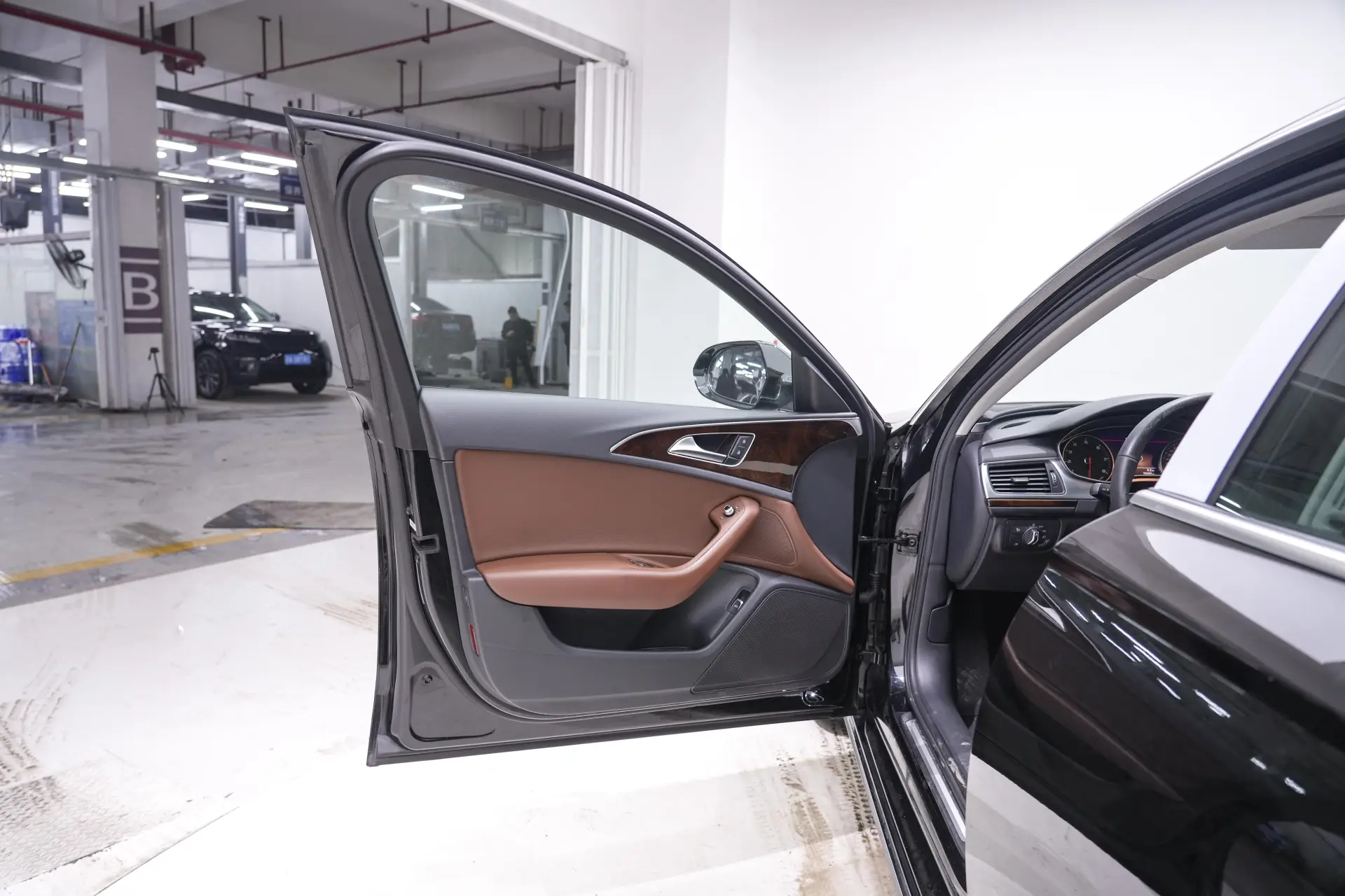 Audi A6L 30, 2017 19