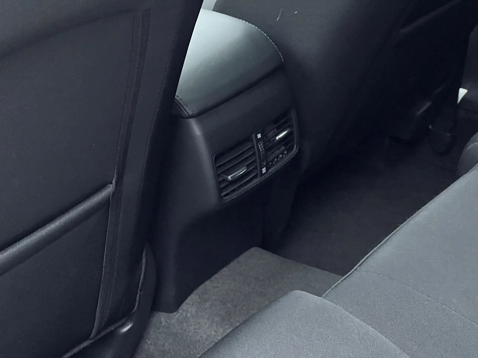 Mazda CX-4, 2023 14