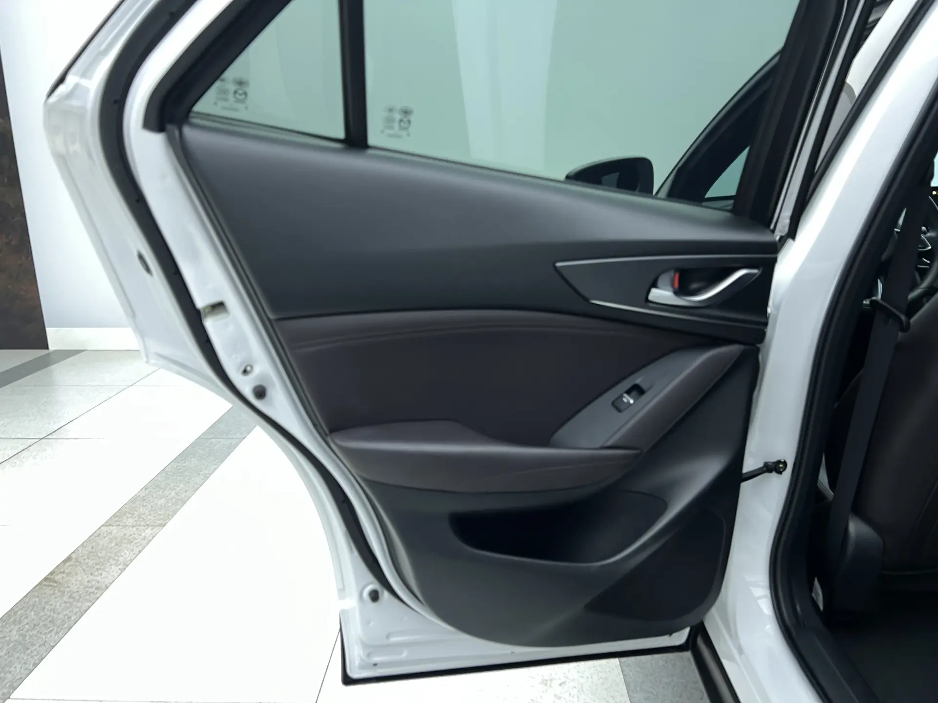 Mazda CX-4, 2023 15