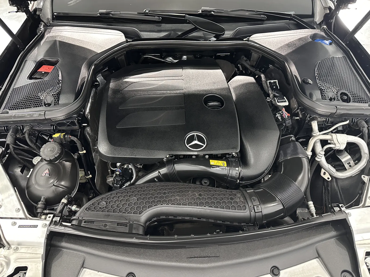 Mercedes-Benz E 300 L, 2023 8