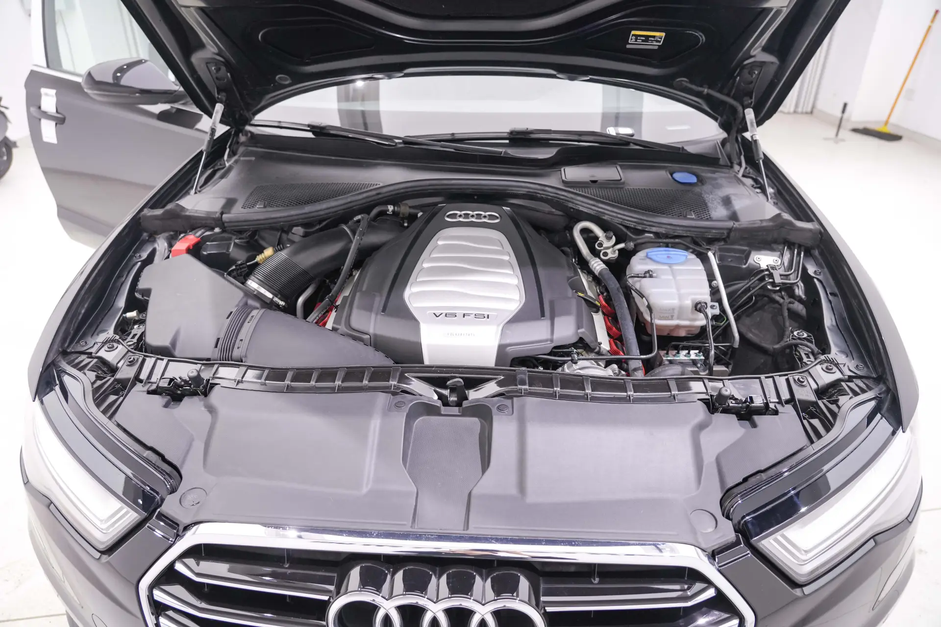 Audi A6L 30, 2017 12