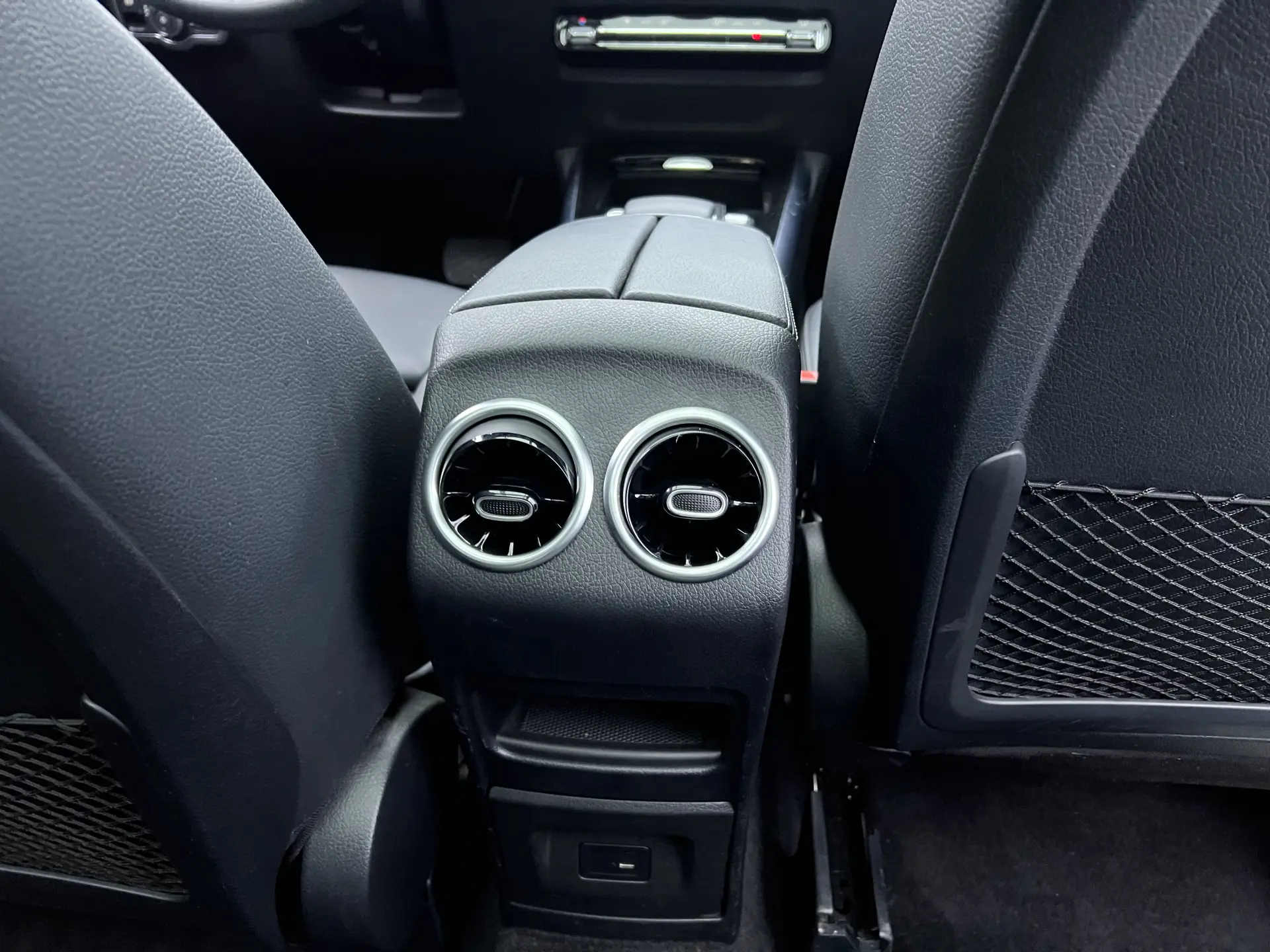 Mercedes-Benz GLA 200, 2022 15