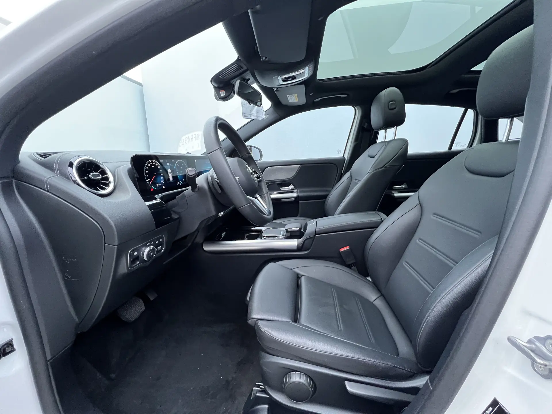 Mercedes-Benz GLA 200, 2022 11