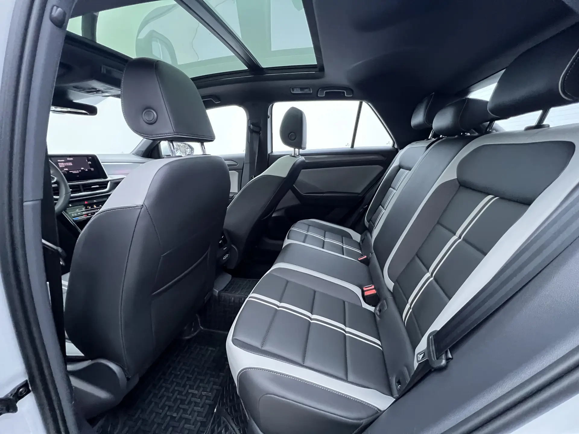 Volkswagen T-ROC, 2025 13