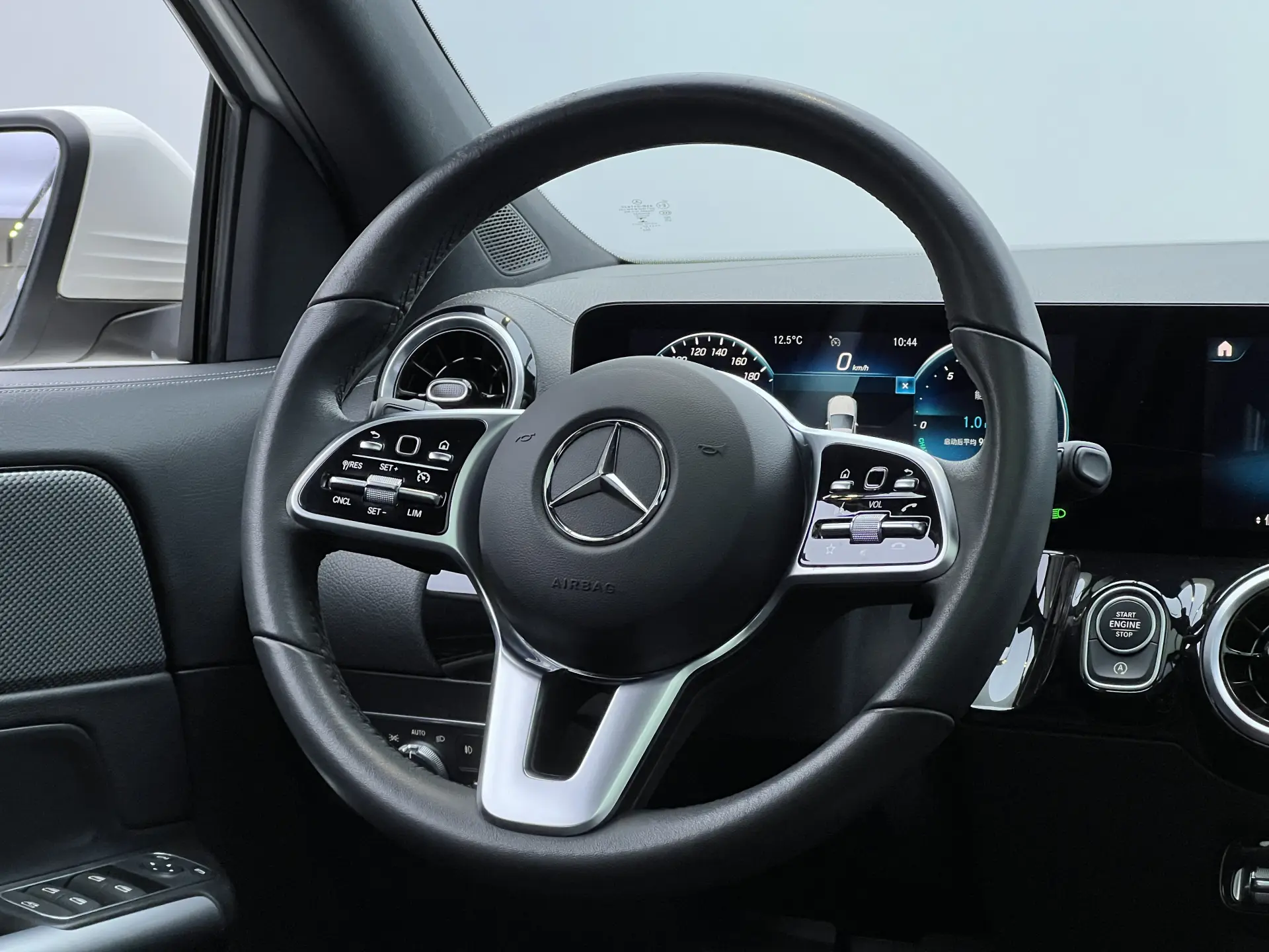 Mercedes-Benz GLA 200, 2022 25