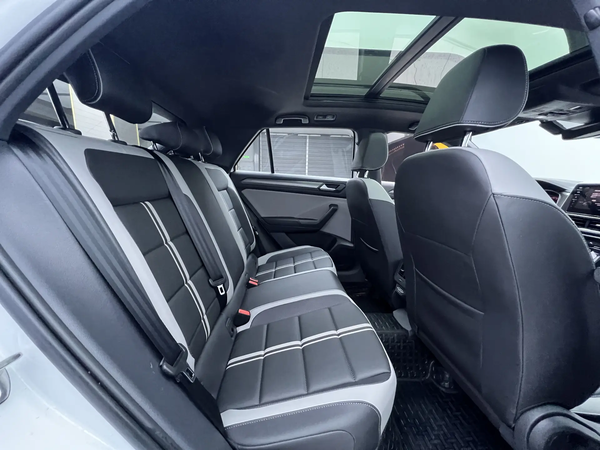 Volkswagen T-ROC, 2025 17