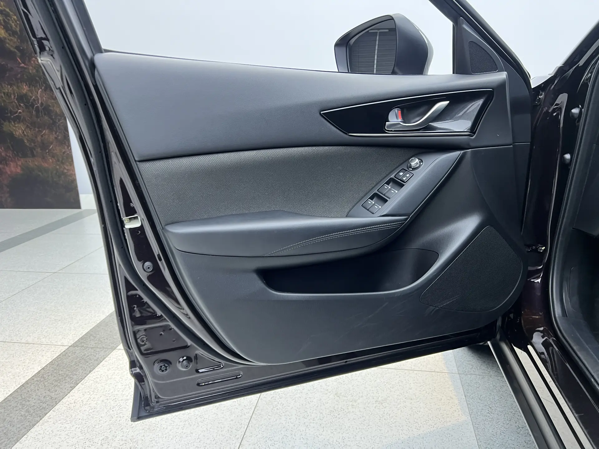 Mazda CX-4, 2023 11