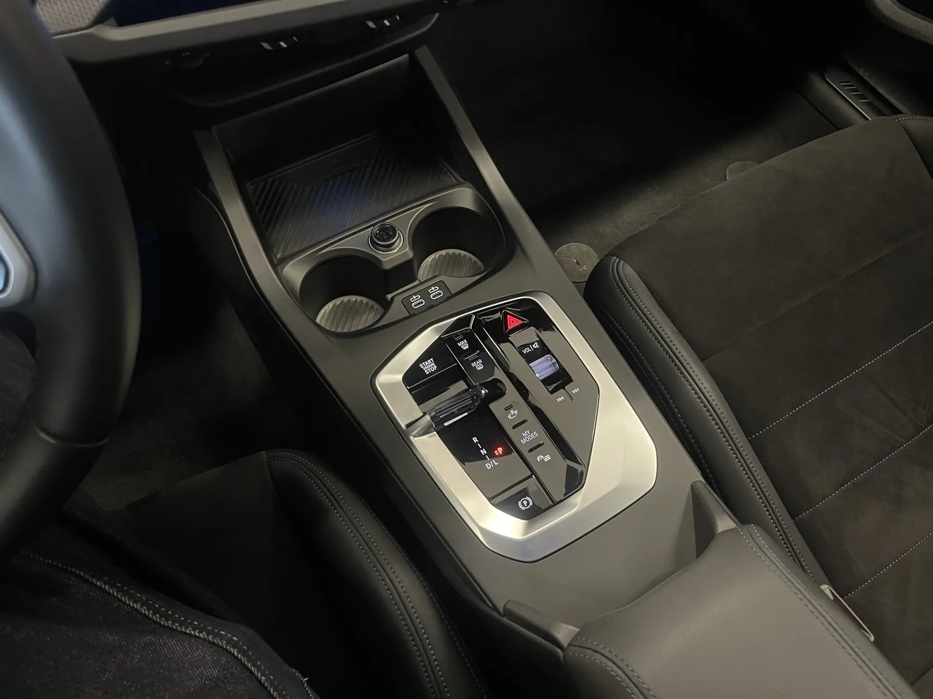 BMW 225L, 2025 14
