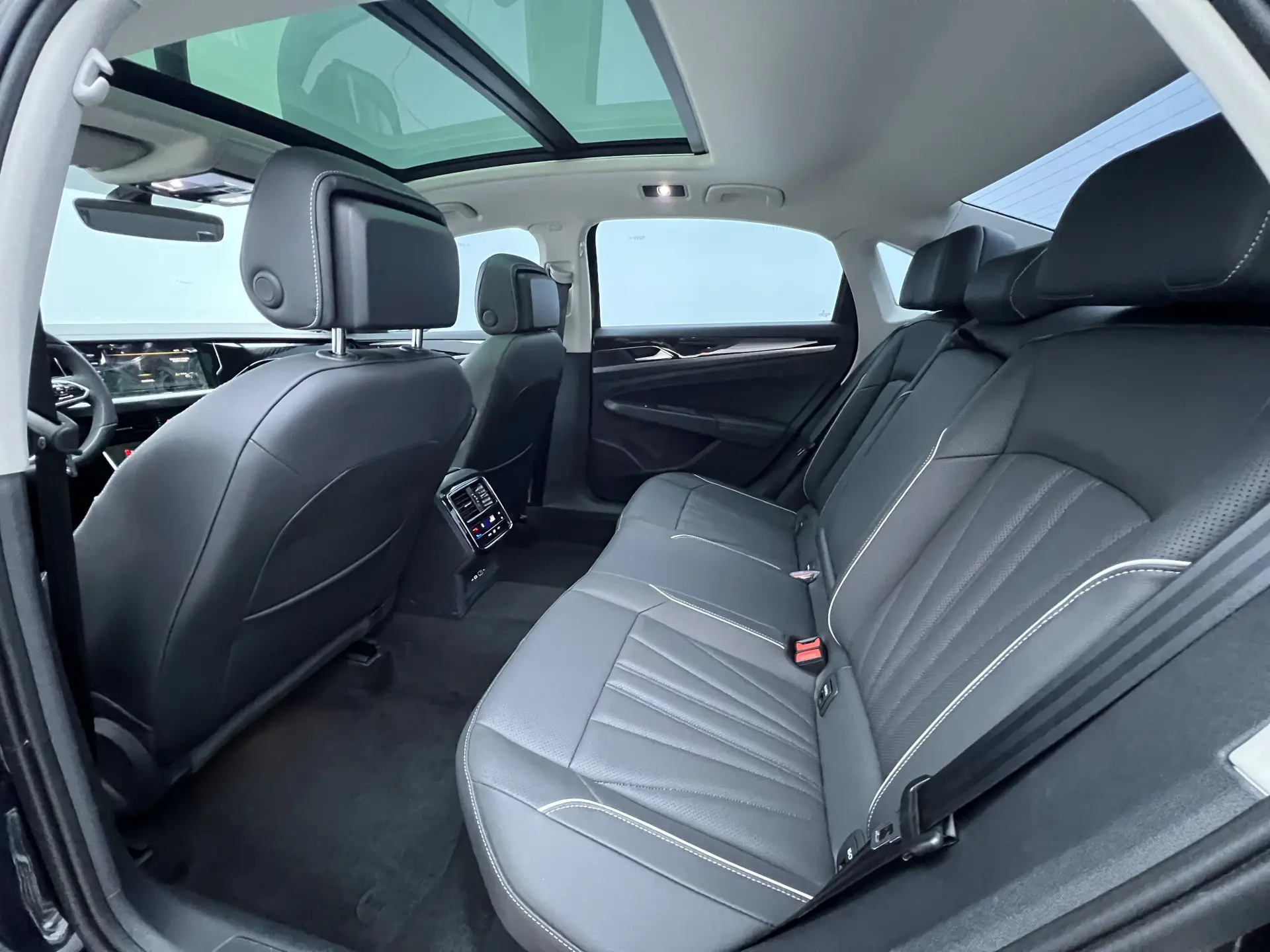 Volkswagen Passat, 2024 14