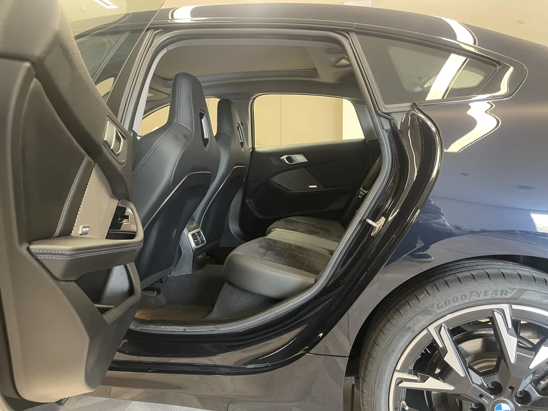 BMW 225L, 2025 19