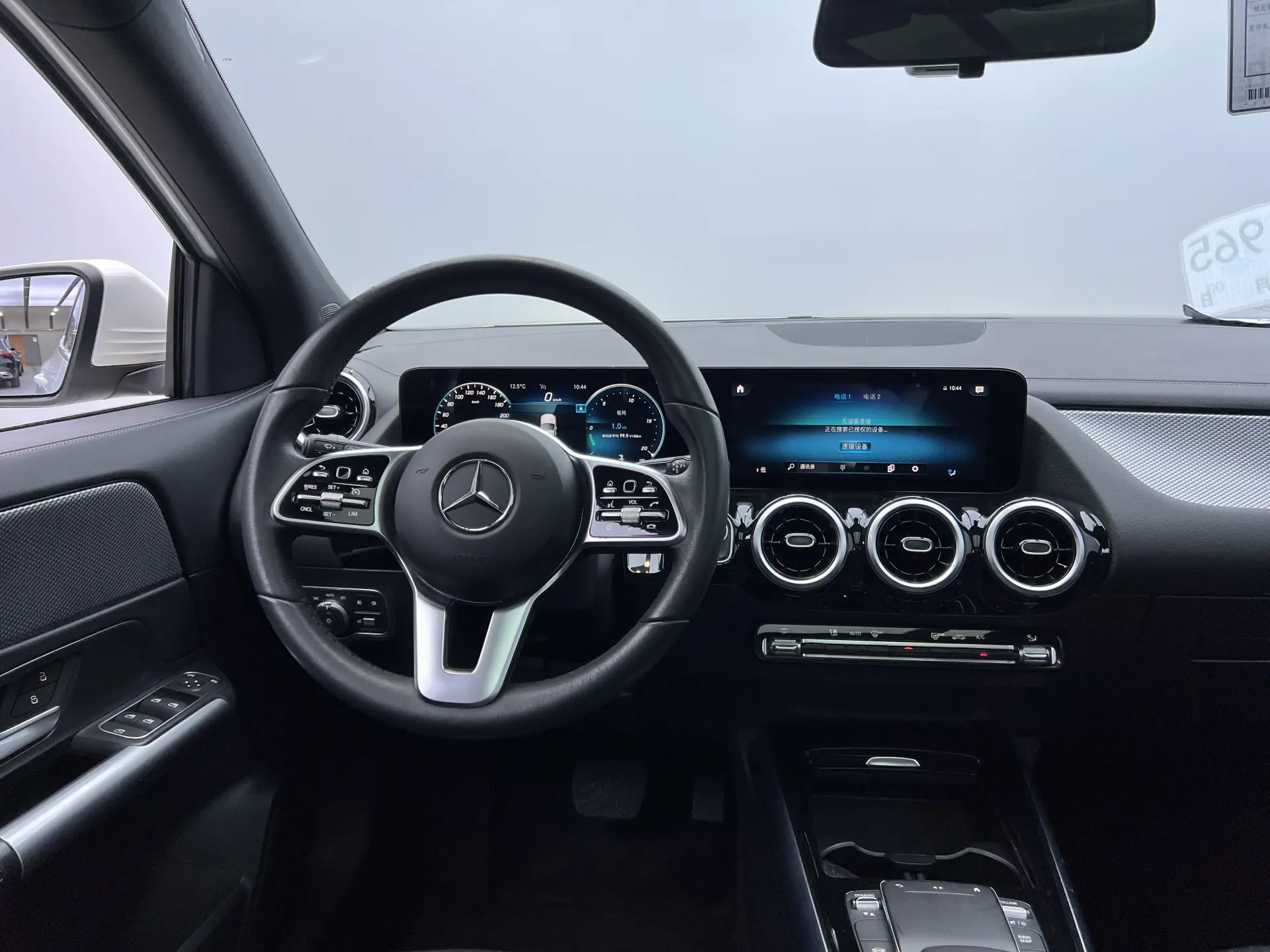 Mercedes-Benz GLA 200, 2022 24