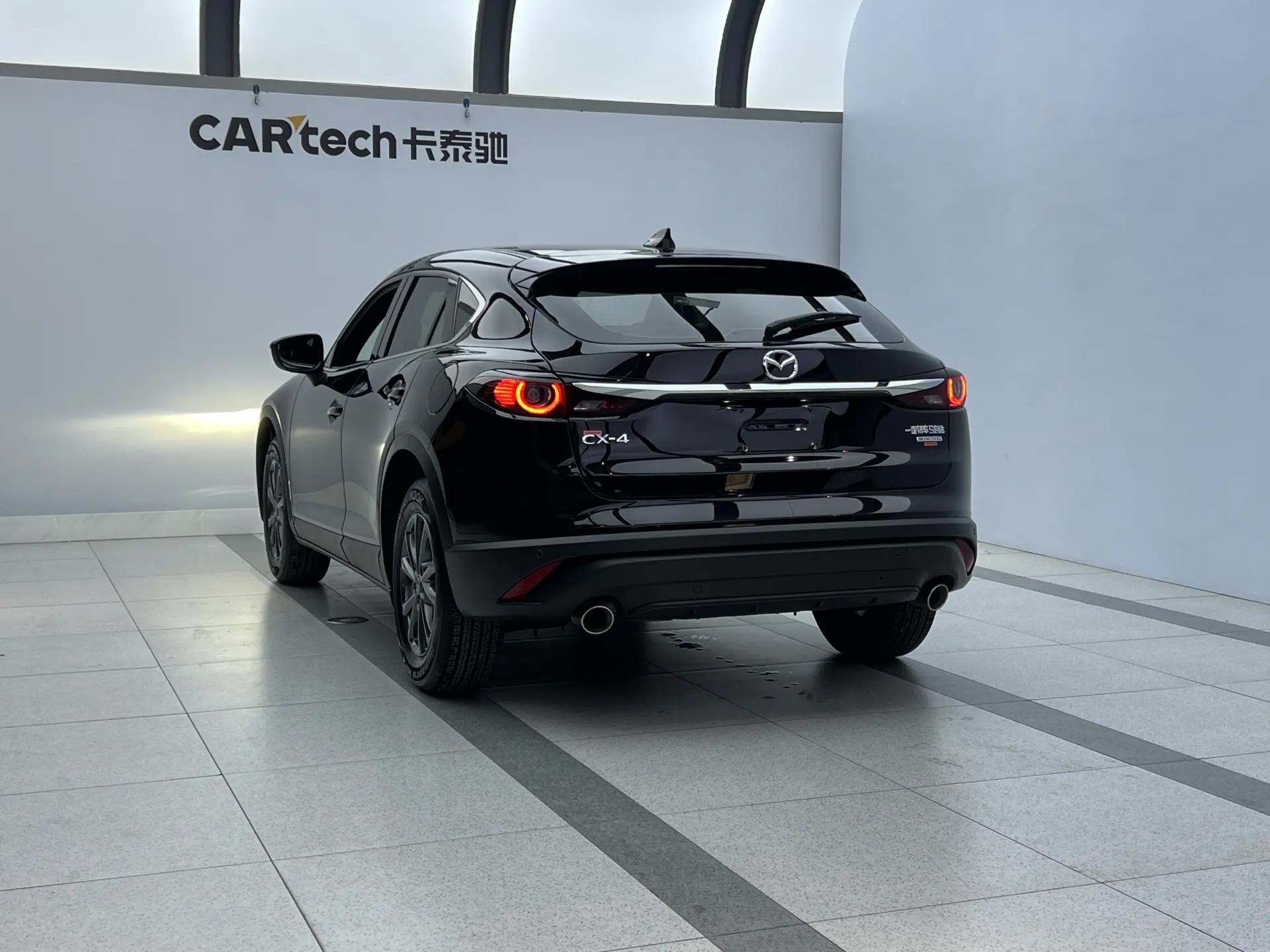 Mazda CX-4, 2023 4