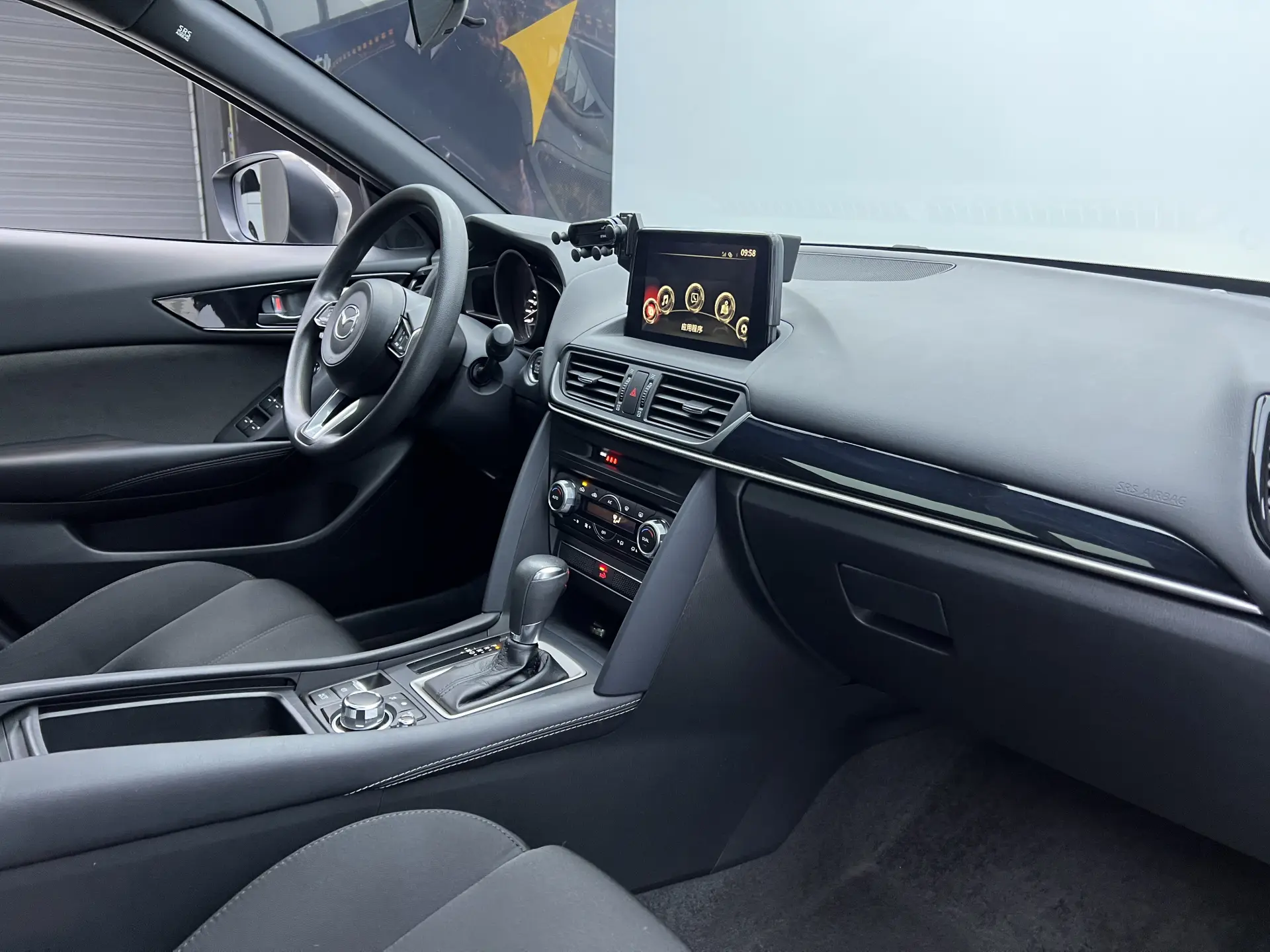 Mazda CX-4, 2023 19