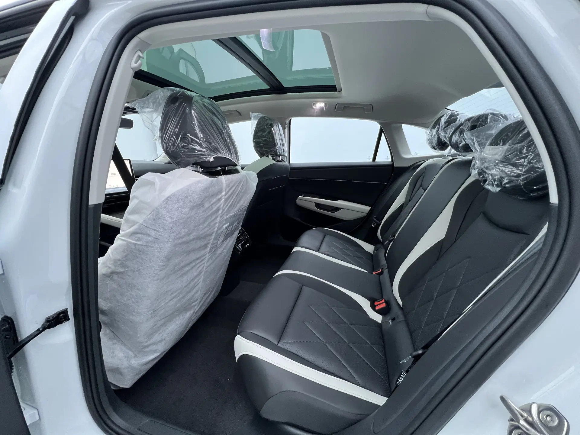 Volkswagen Sagitar, 2025 11