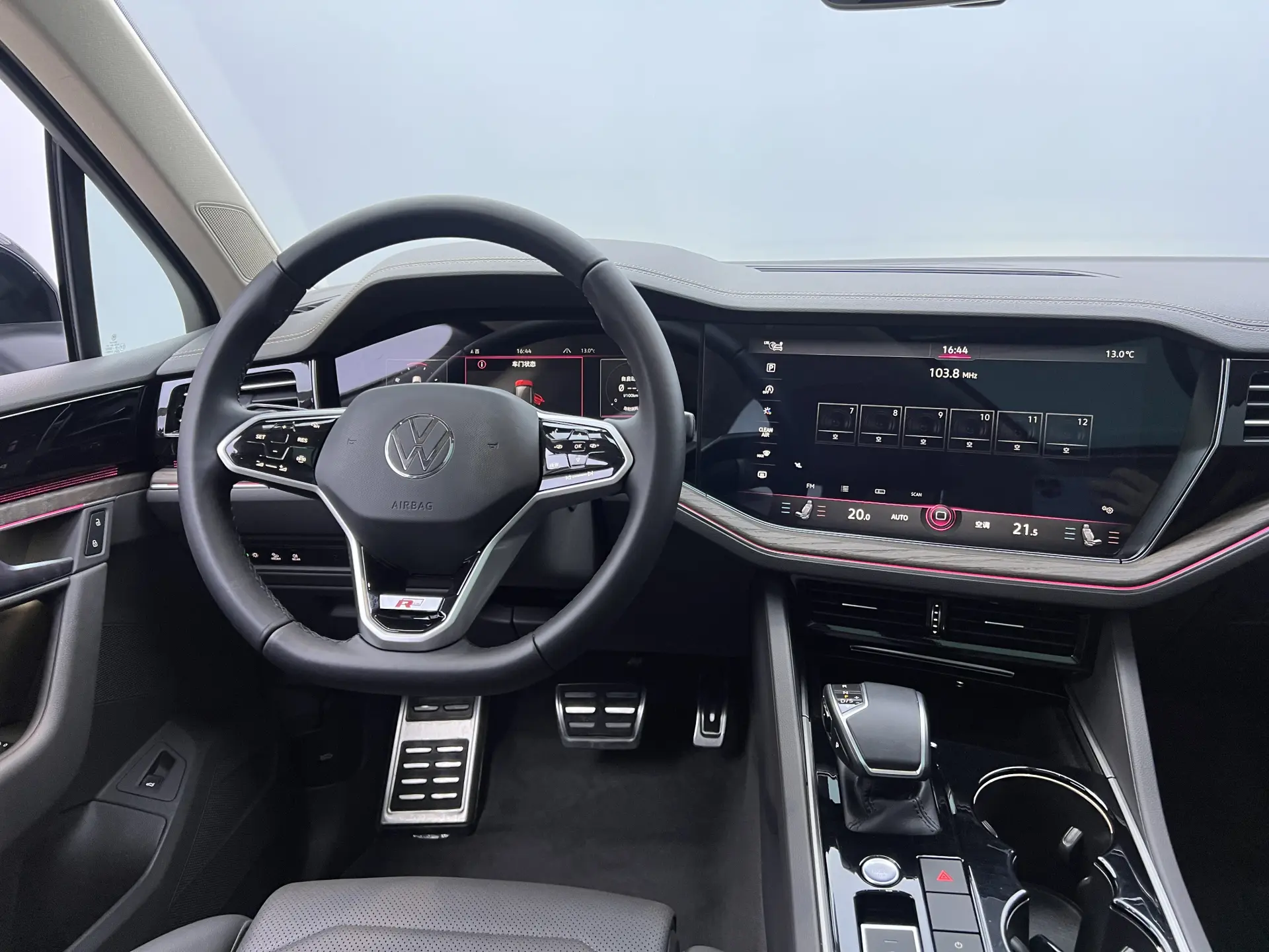 Volkswagen Touareg, 2022 25