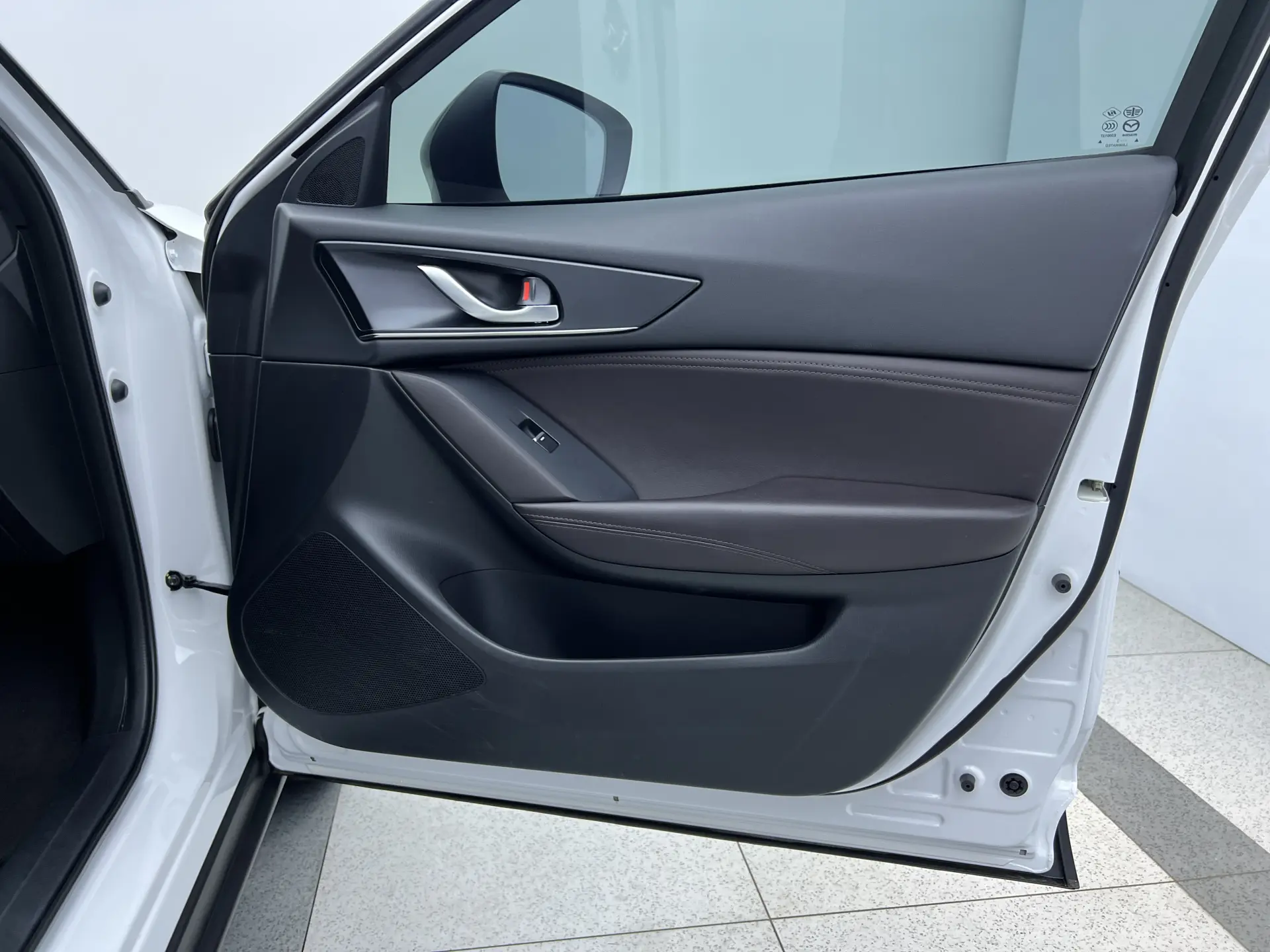 Mazda CX-4, 2023 21