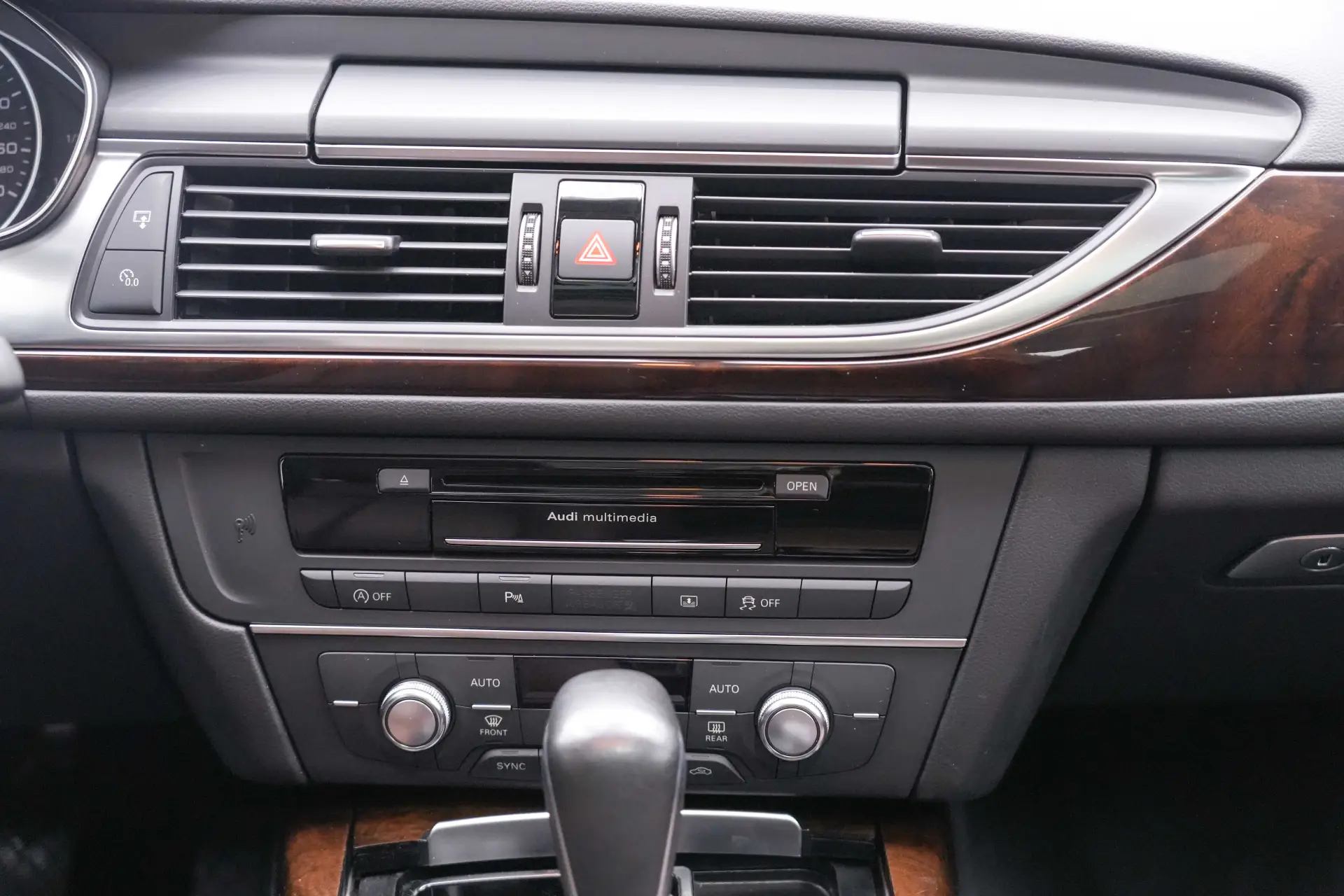 Audi A6L 30, 2017 27